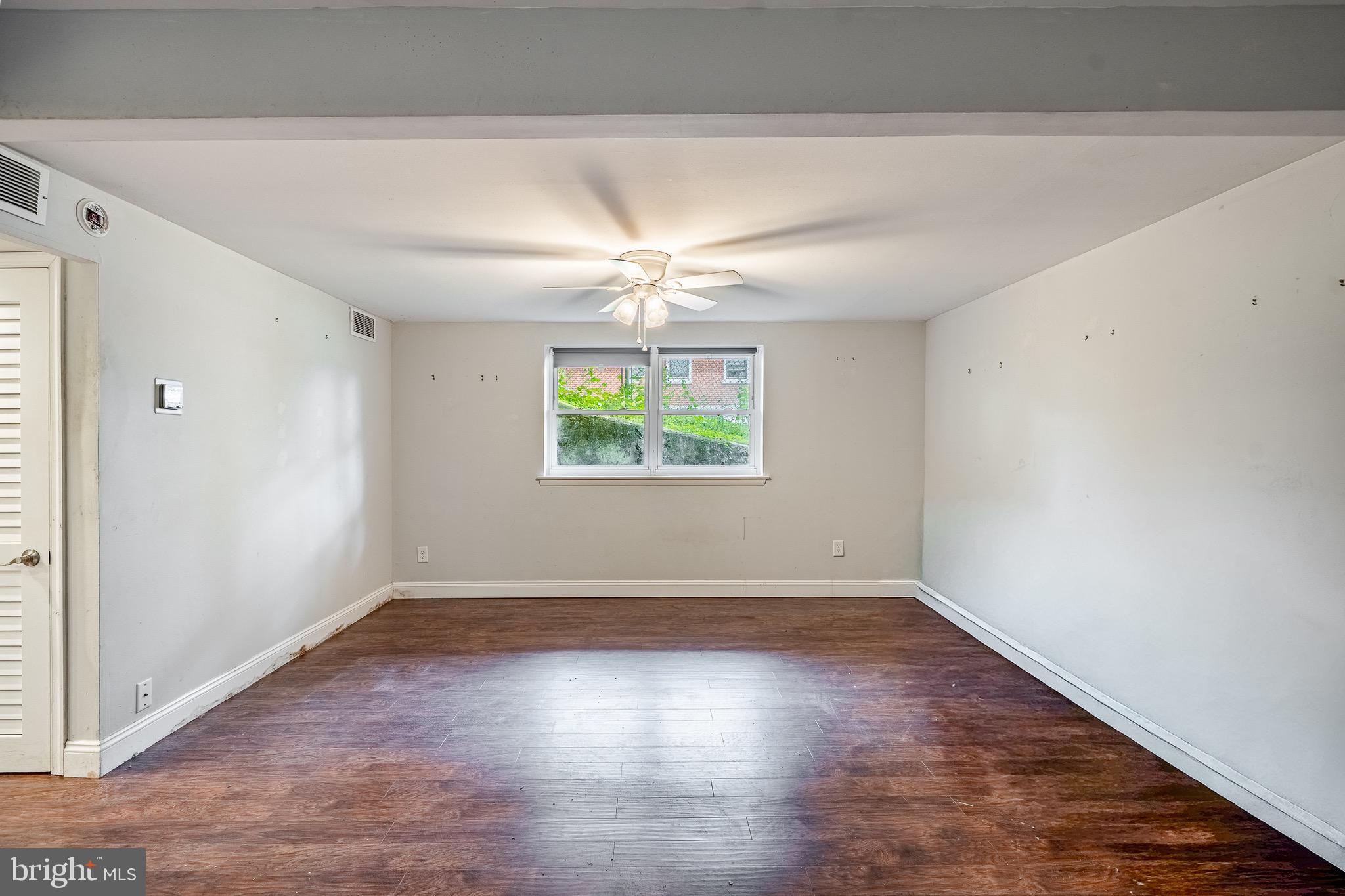 CROFTON COURT COND - Residential