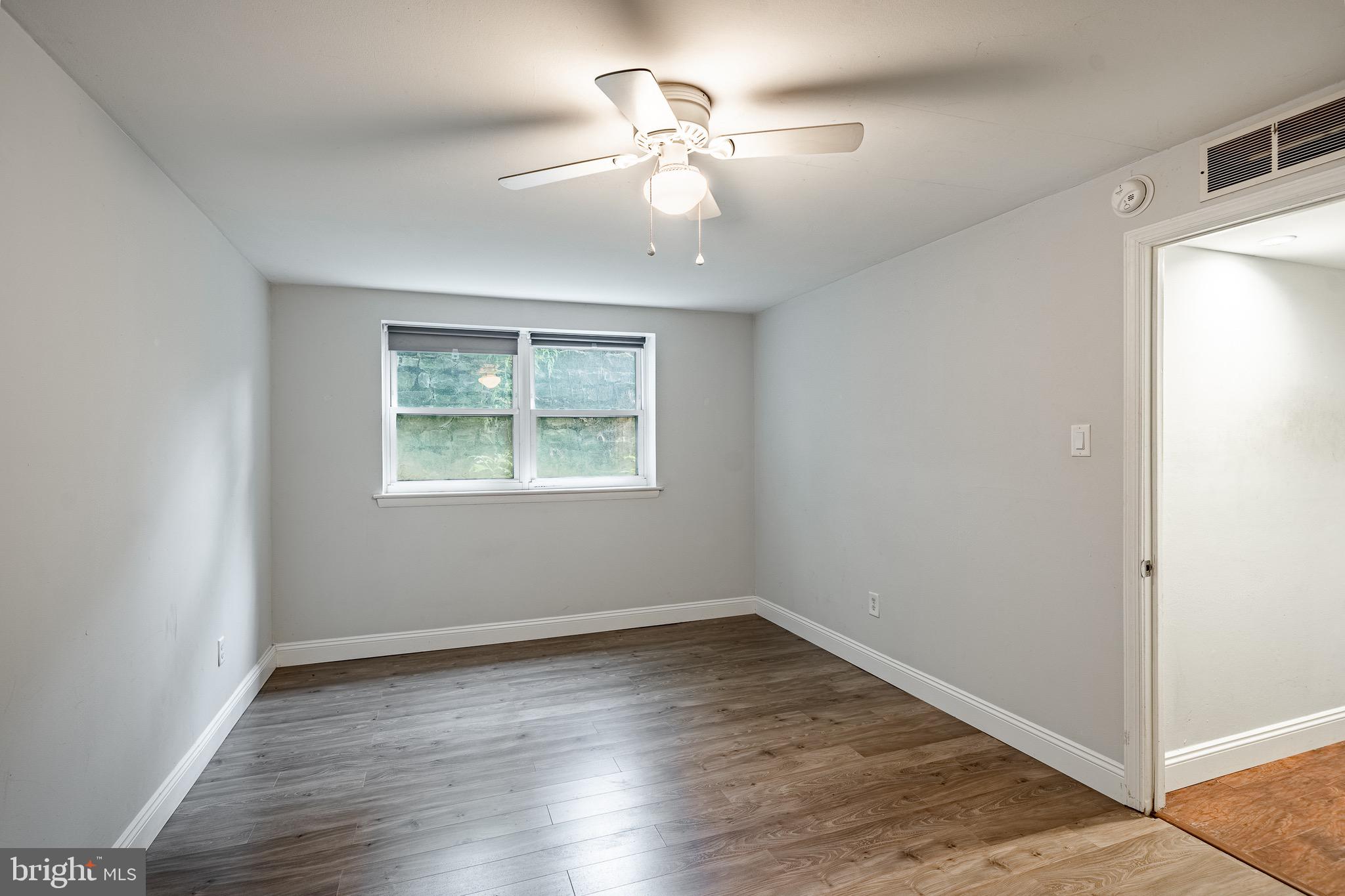 CROFTON COURT COND - Residential