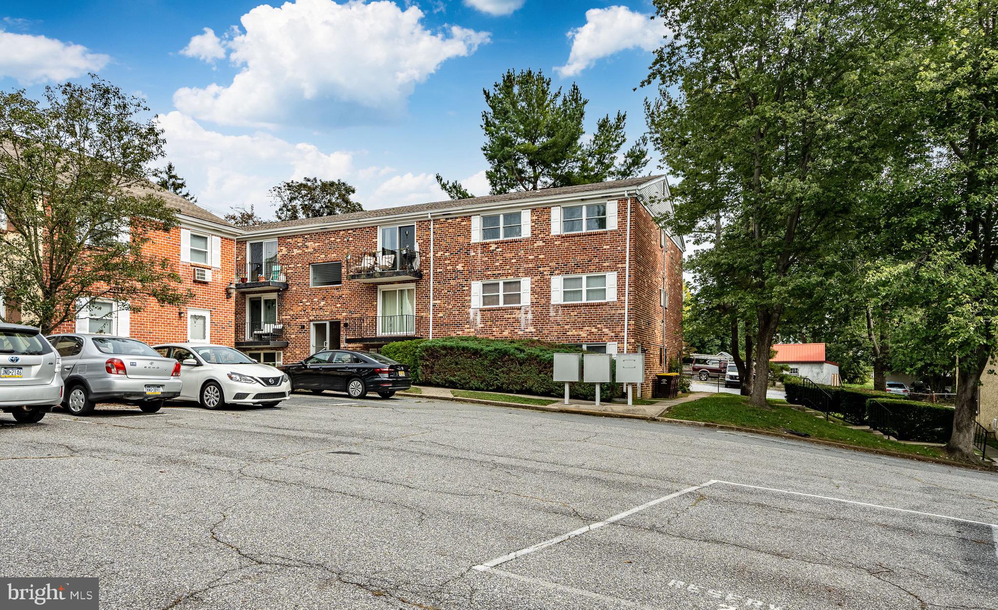 CROFTON COURT COND - Residential