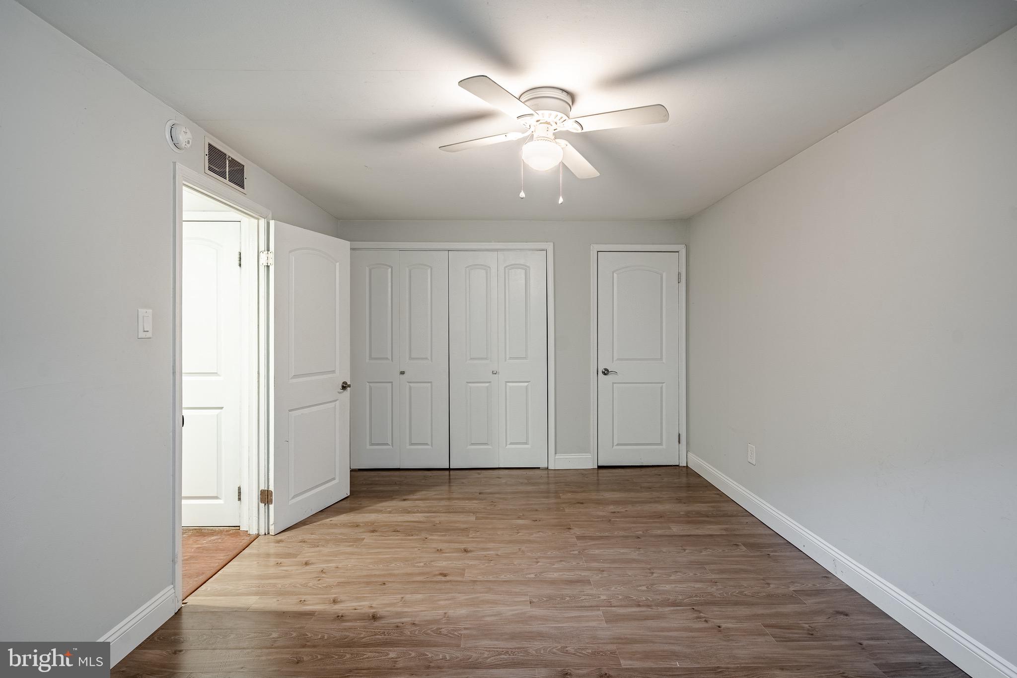 CROFTON COURT COND - Residential