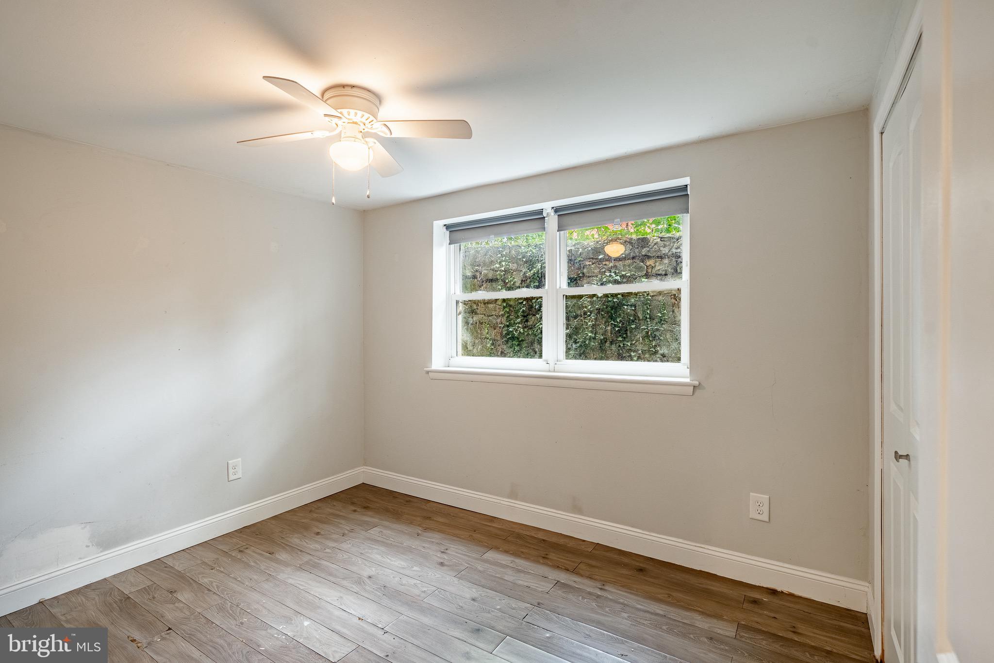 CROFTON COURT COND - Residential