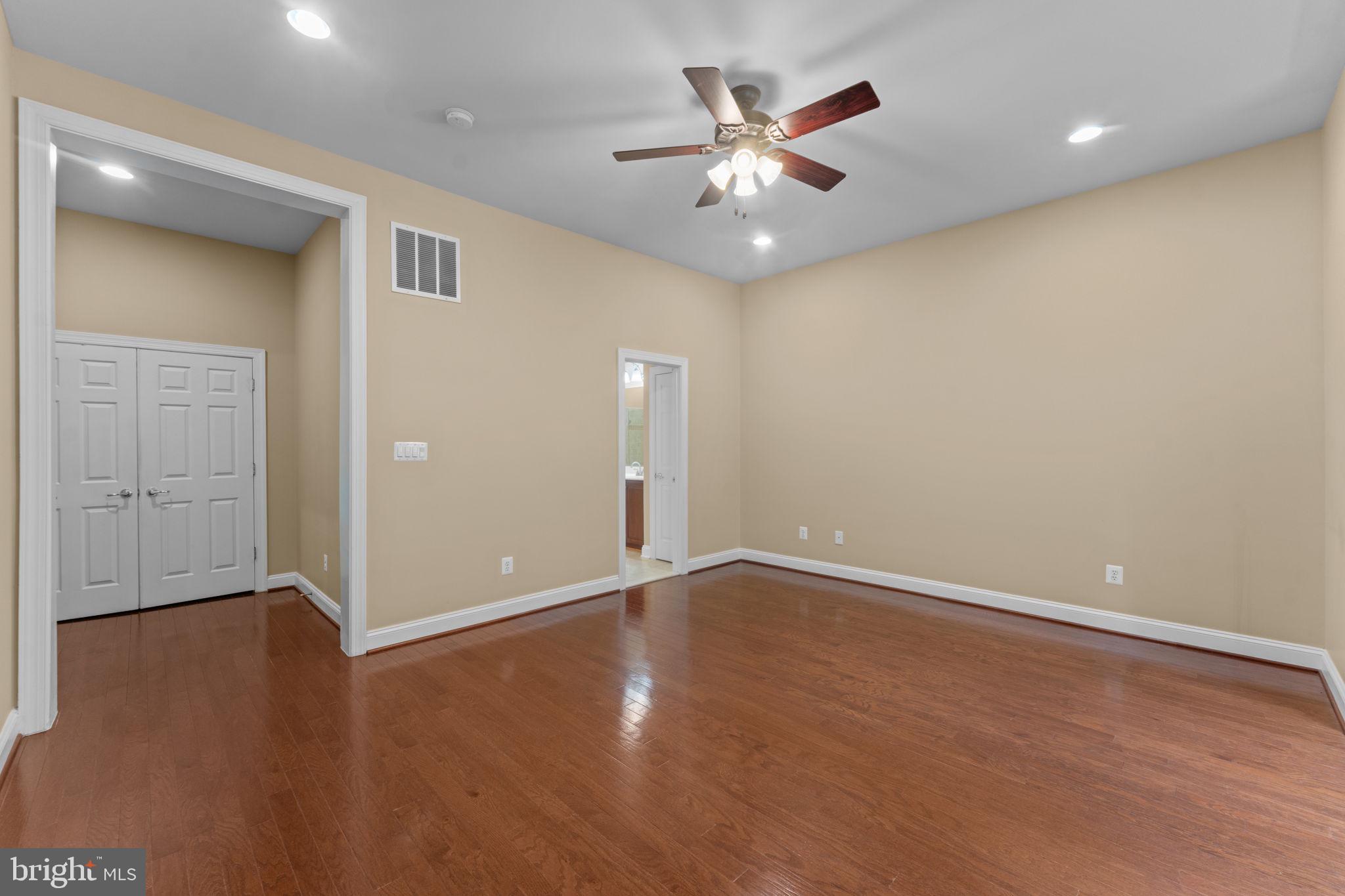 LOWES ISLAND - Residential