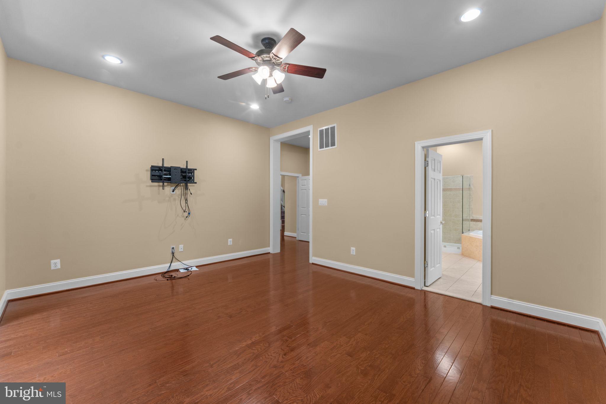 LOWES ISLAND - Residential