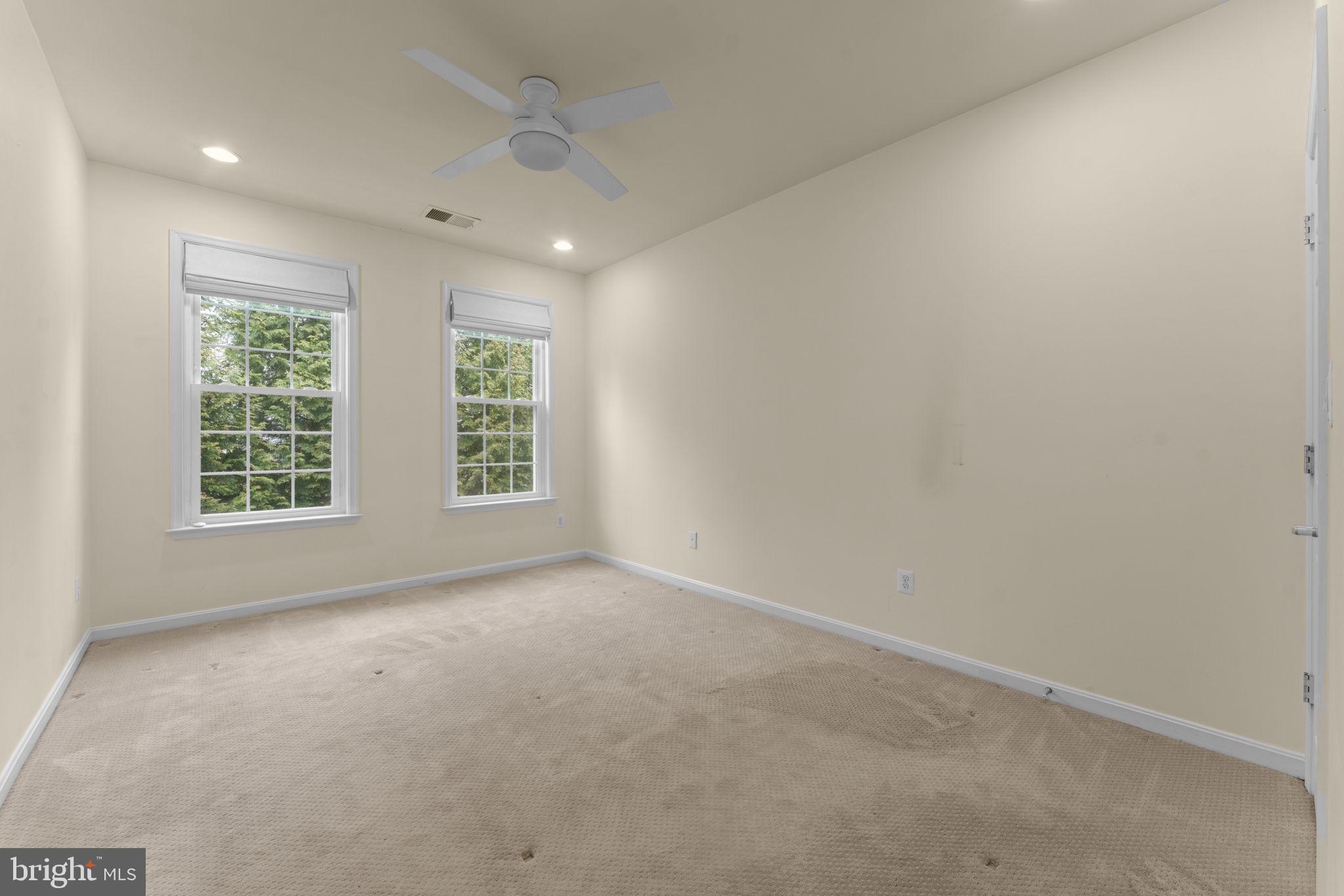 LOWES ISLAND - Residential