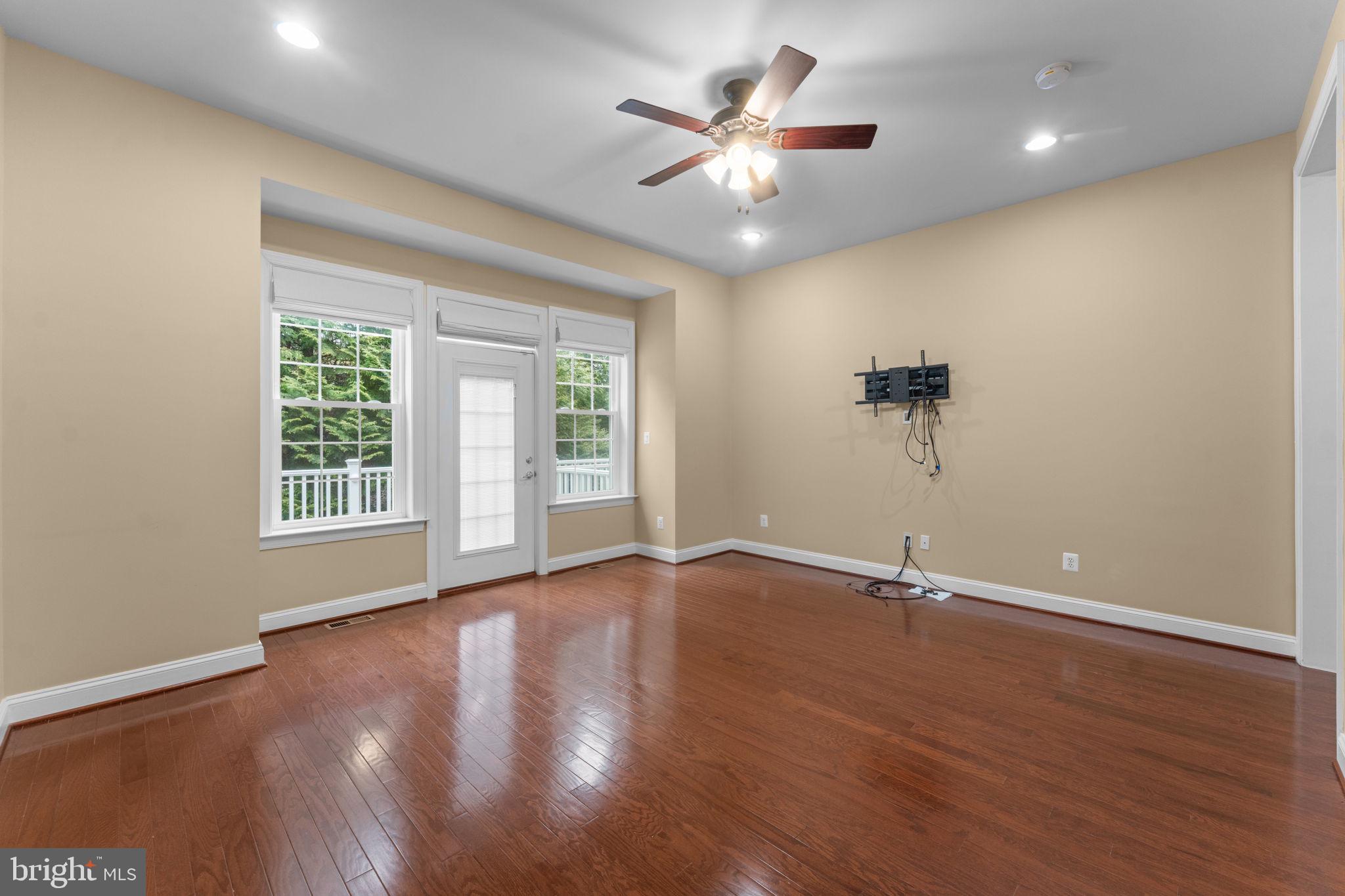 LOWES ISLAND - Residential