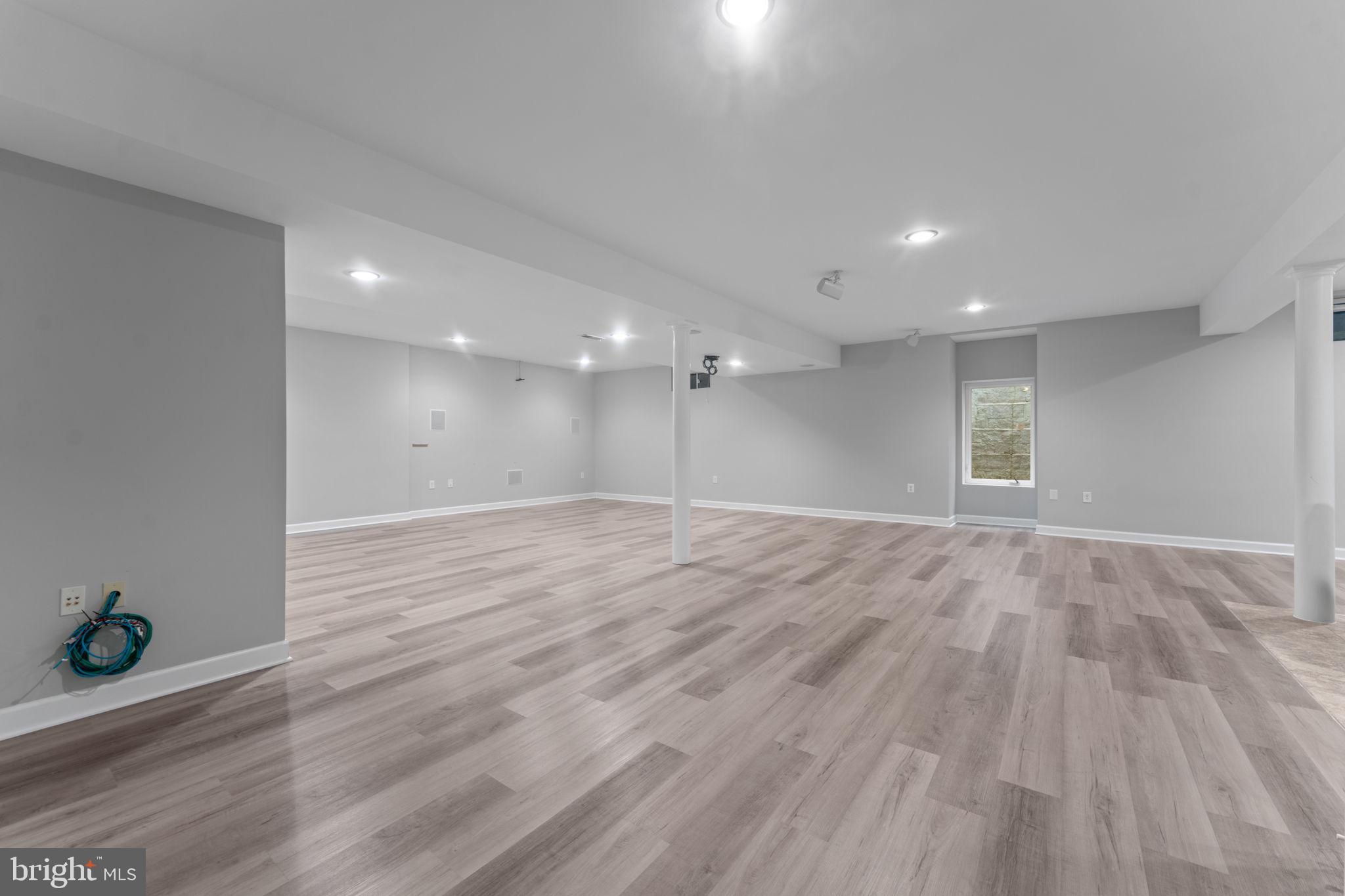 LOWES ISLAND - Residential