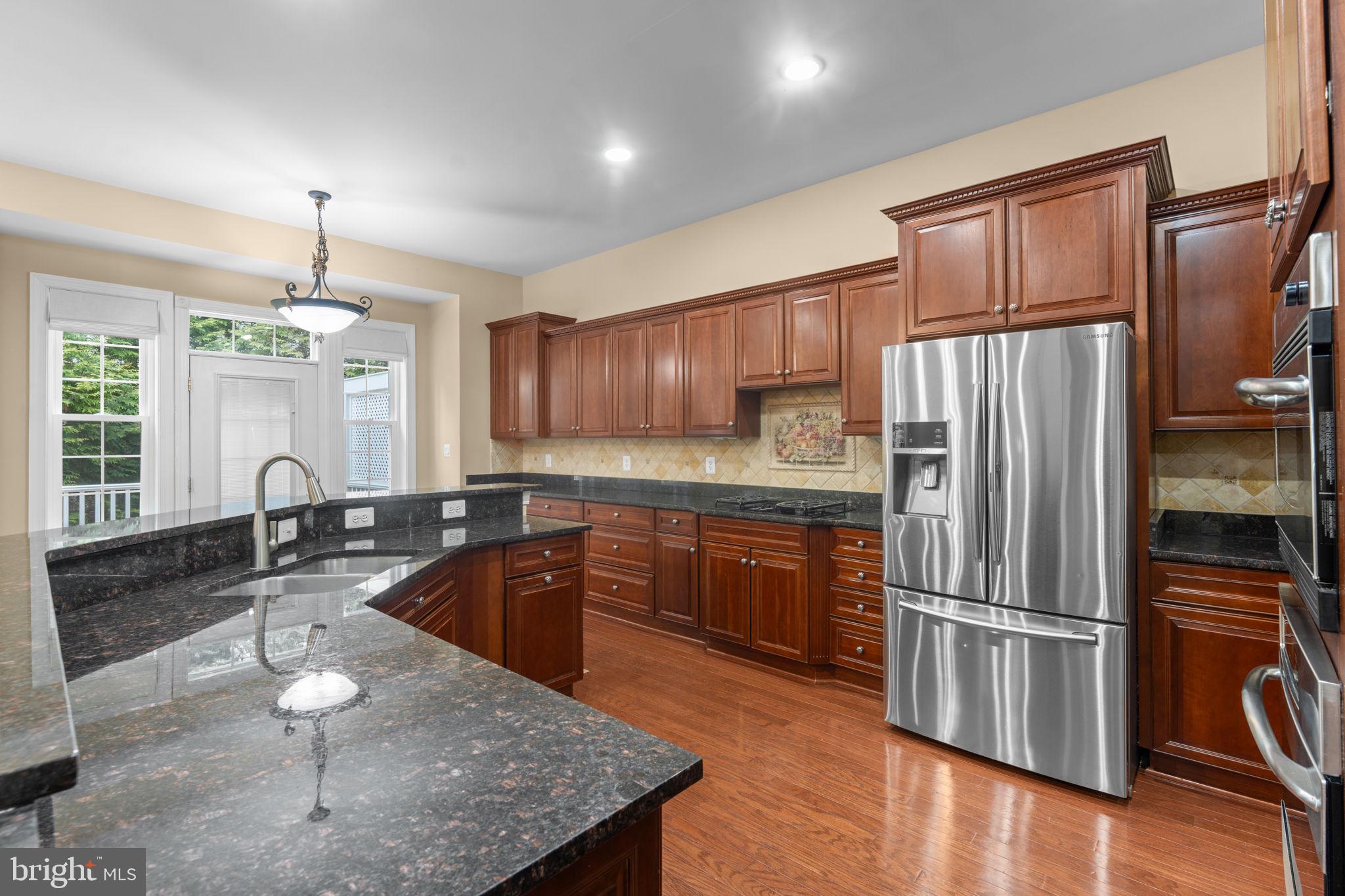 LOWES ISLAND - Residential