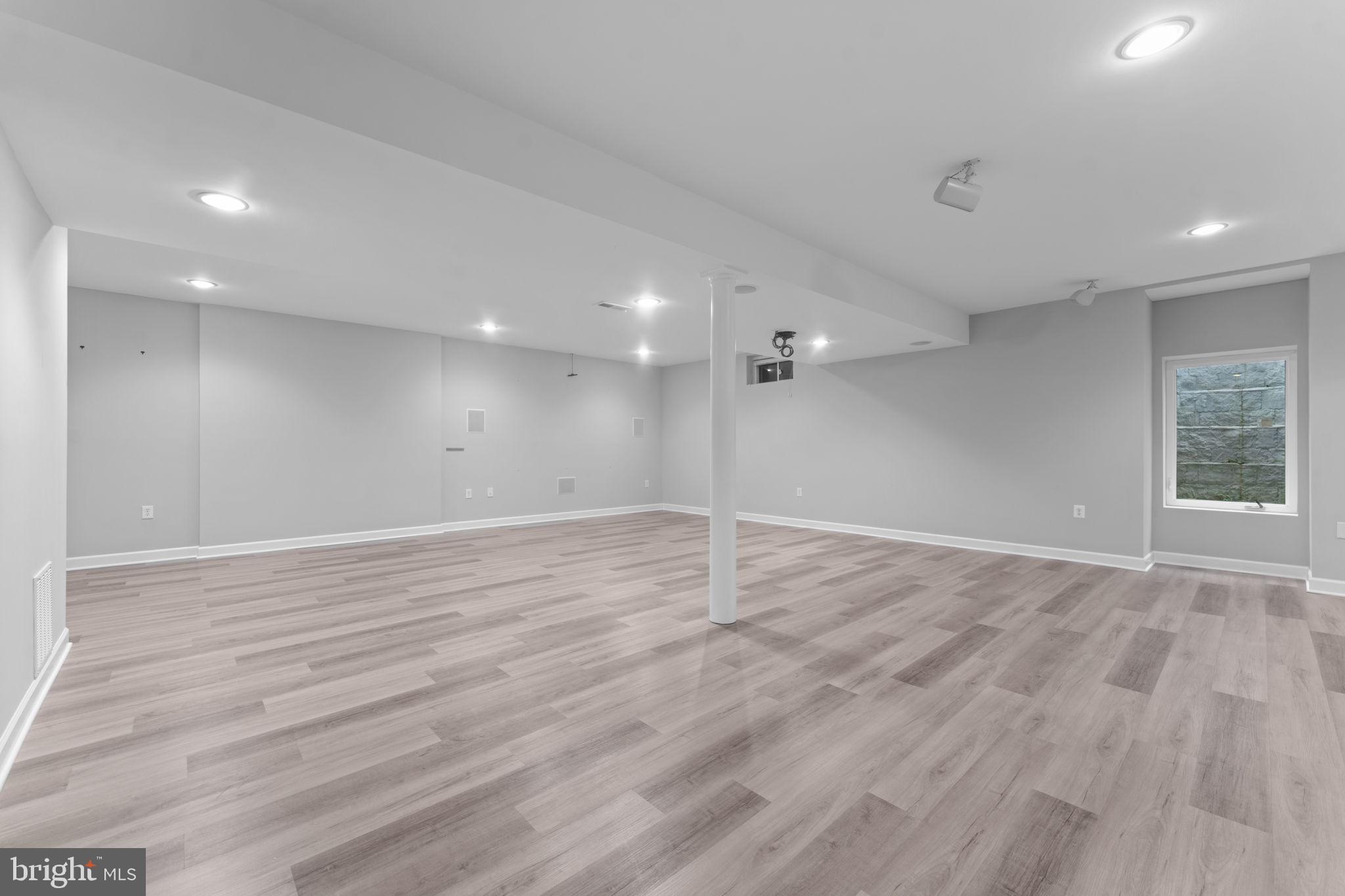 LOWES ISLAND - Residential