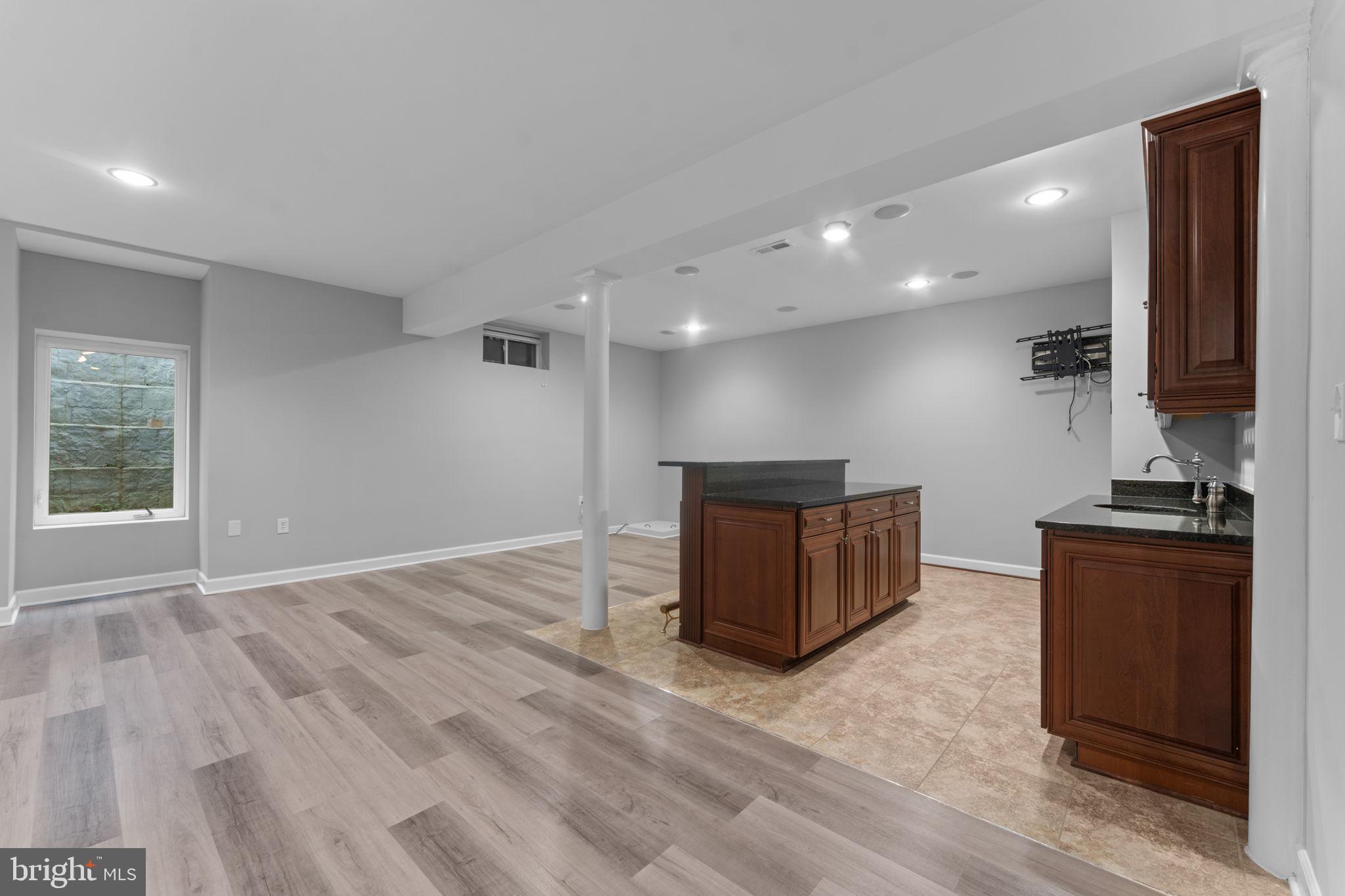 LOWES ISLAND - Residential