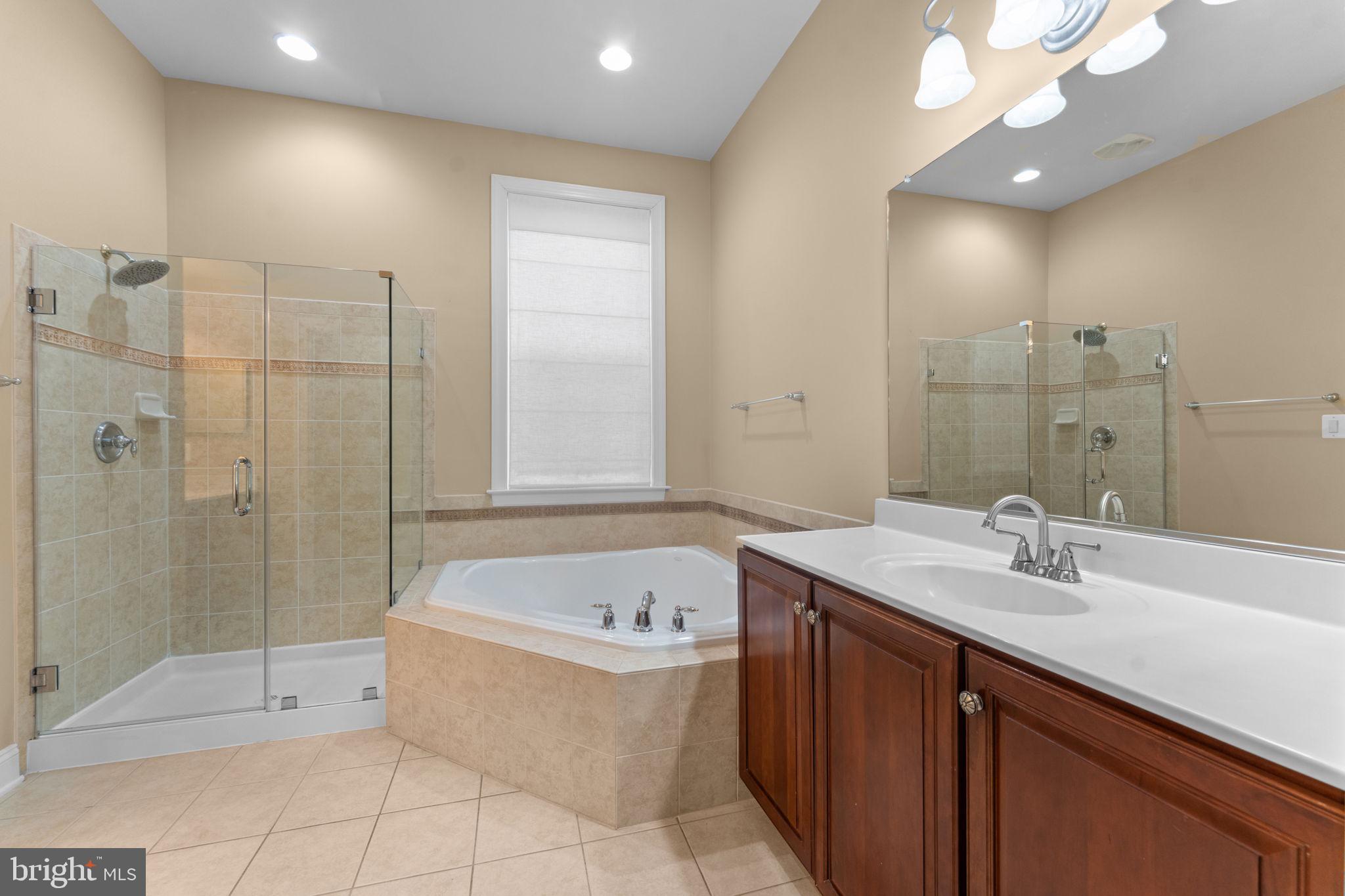 LOWES ISLAND - Residential