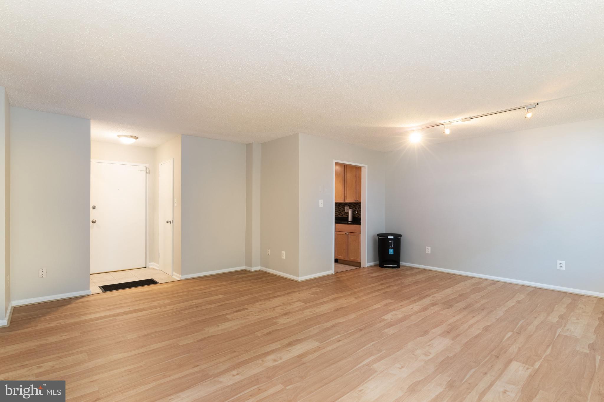 COURTHOUSE - Residential Lease