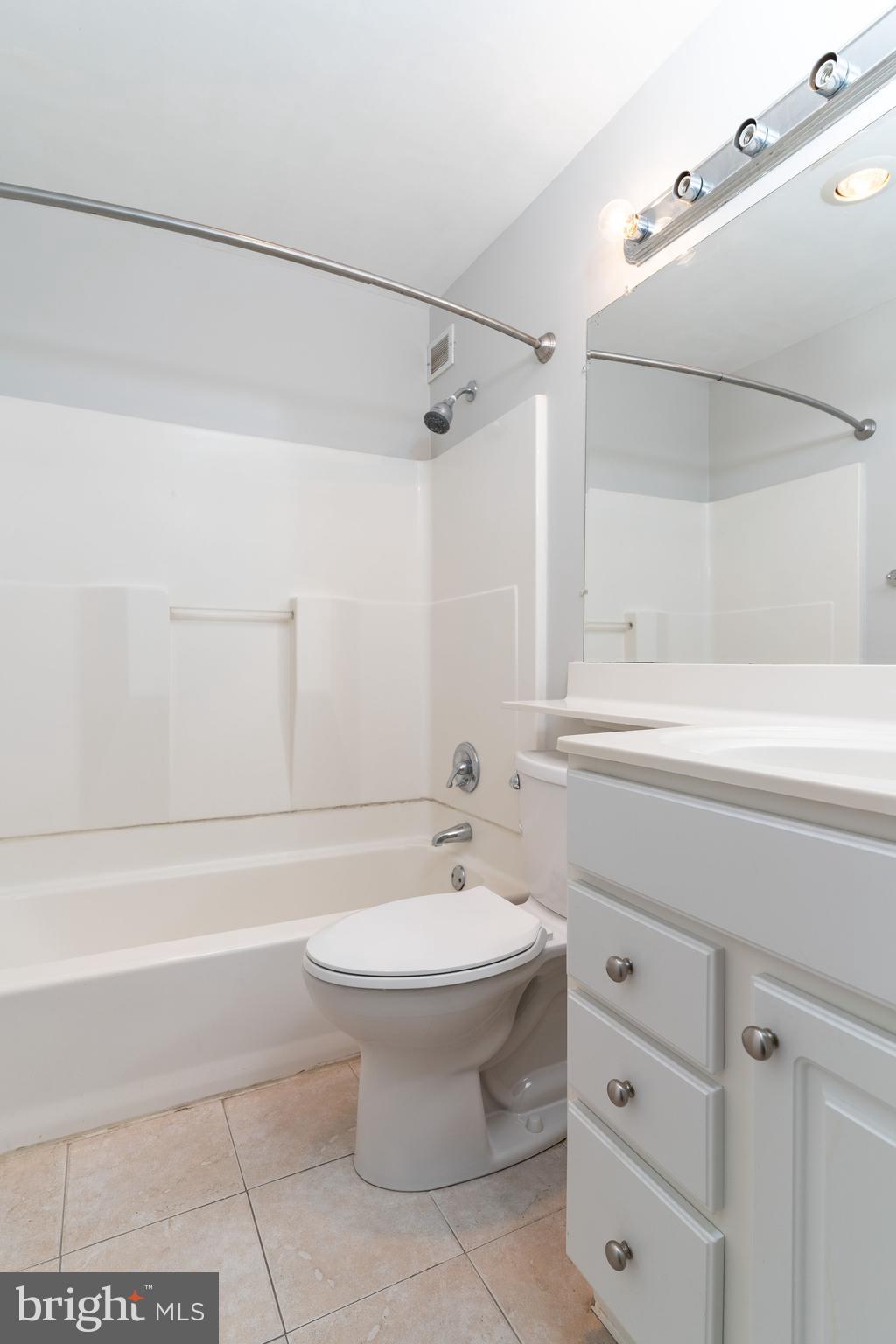 COURTHOUSE - Residential Lease