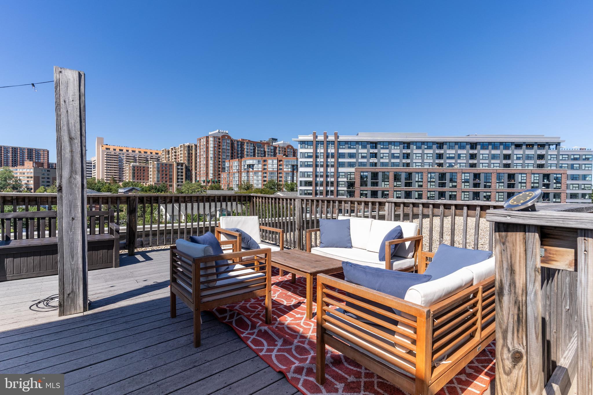 COURTHOUSE - Residential Lease