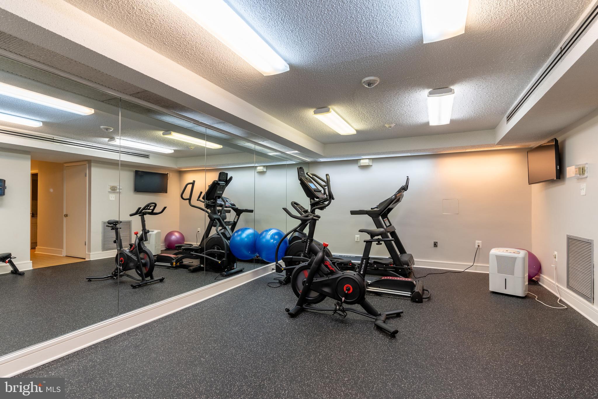 COURTHOUSE - Residential Lease