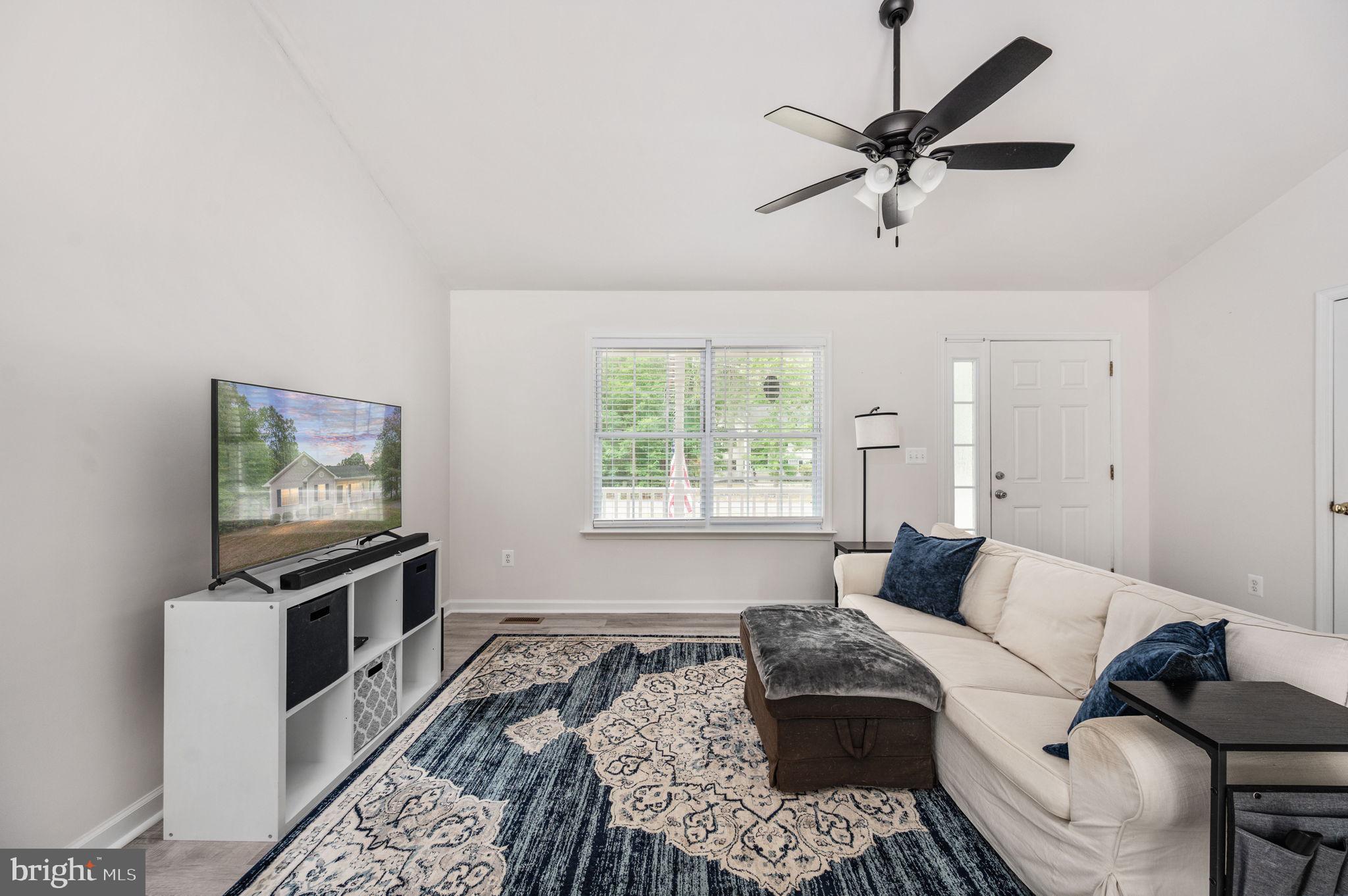 LAKE LAND - Residential