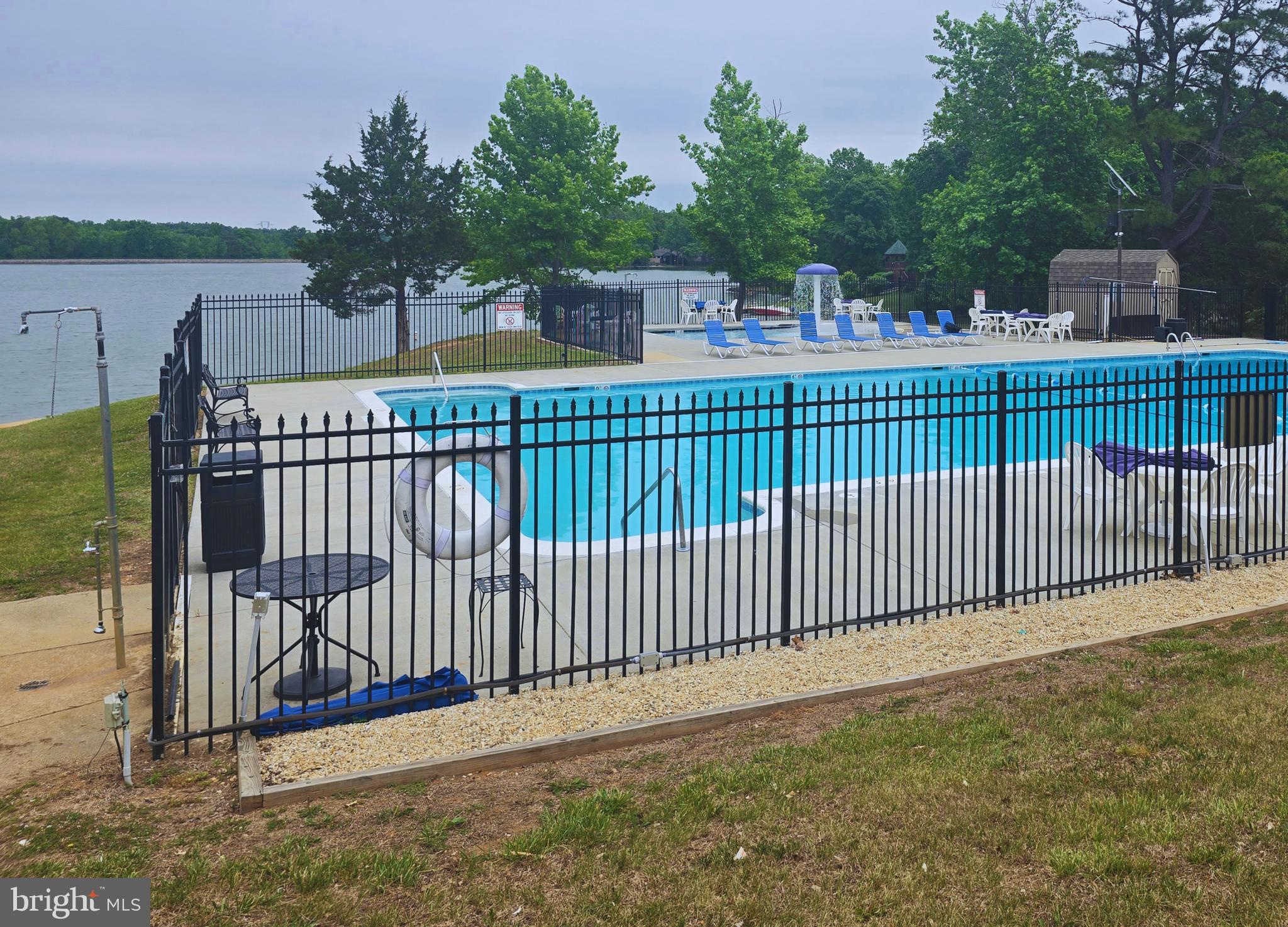 LAKE LAND - Residential