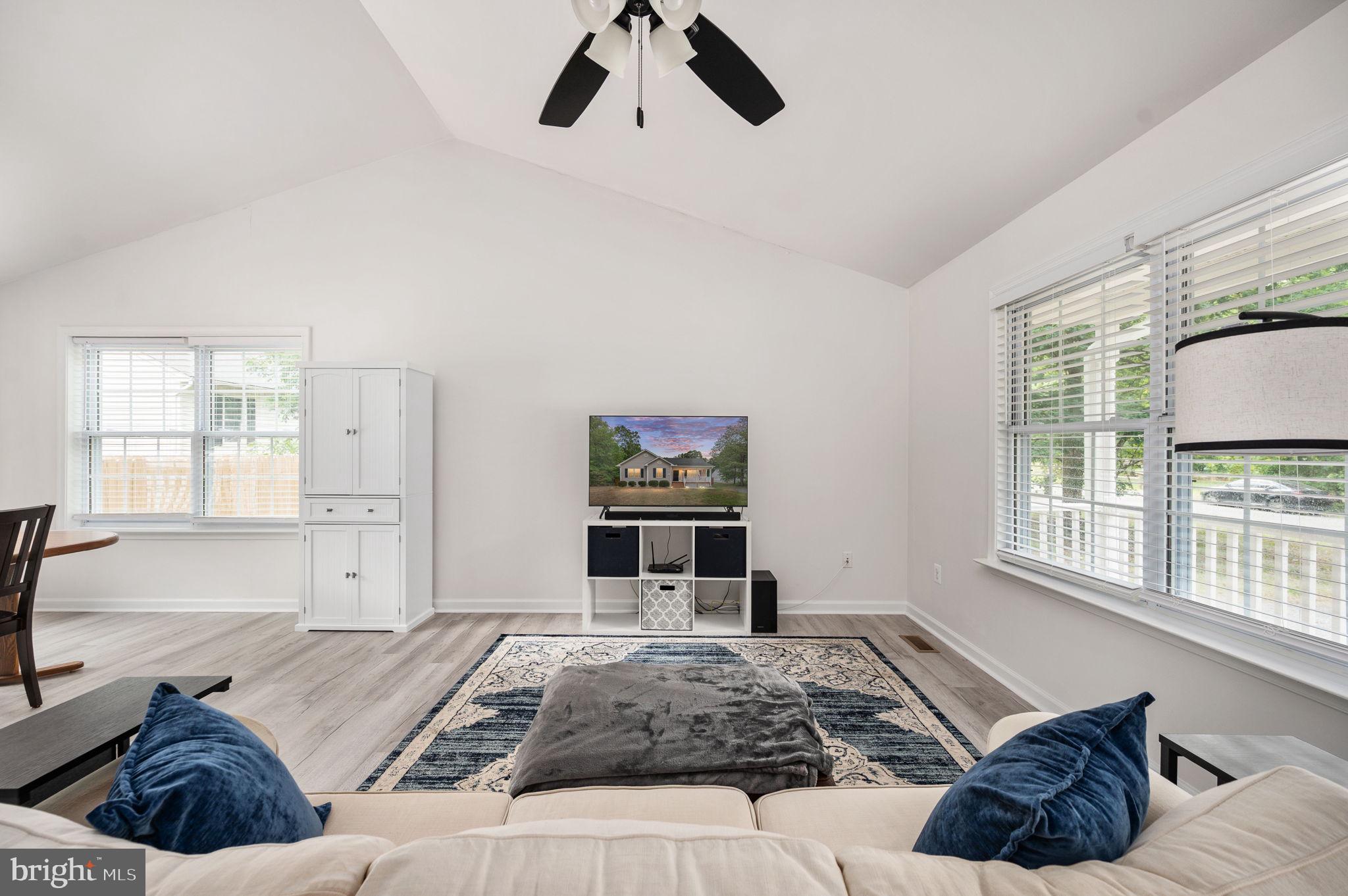 LAKE LAND - Residential