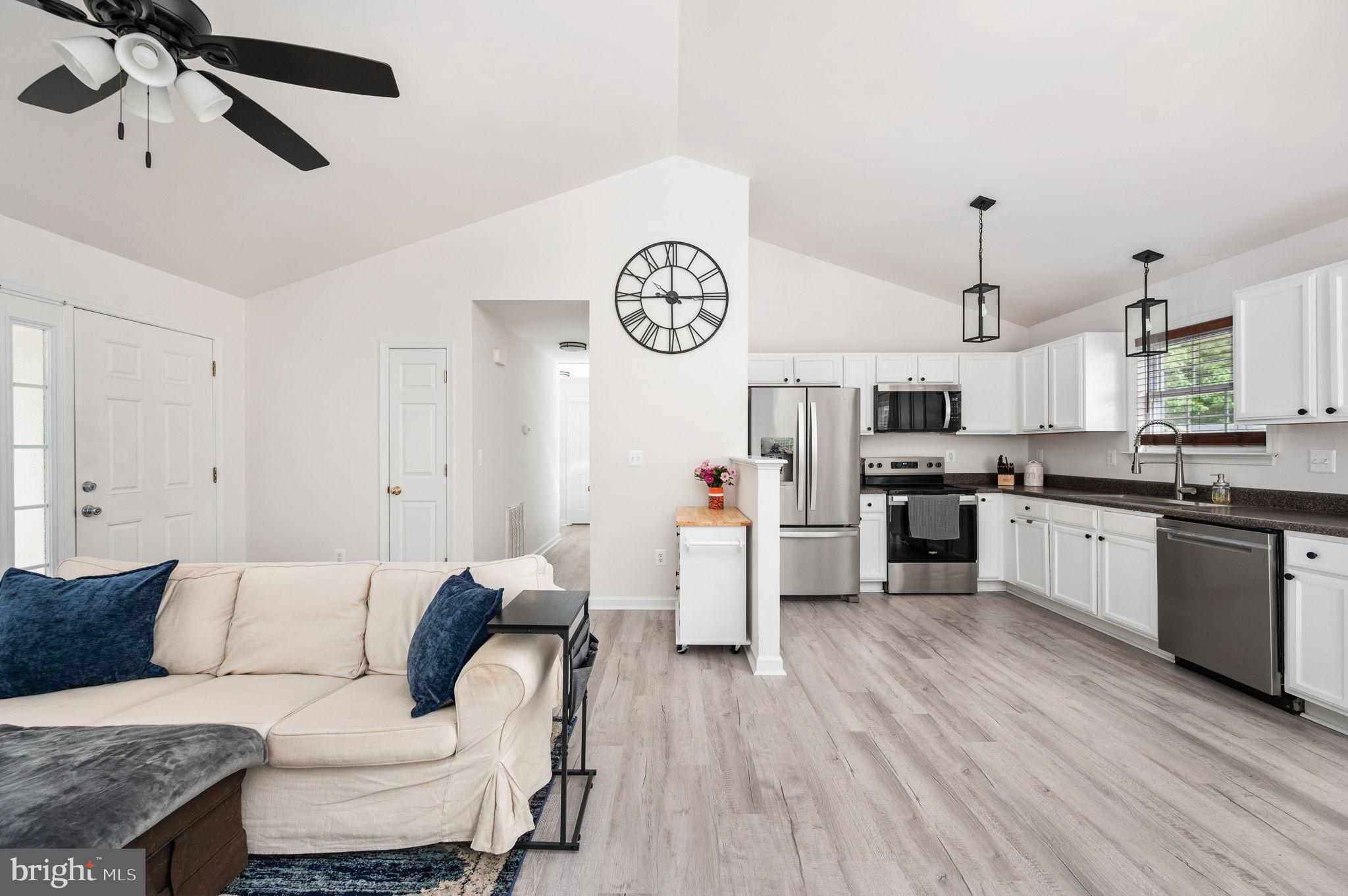 LAKE LAND - Residential