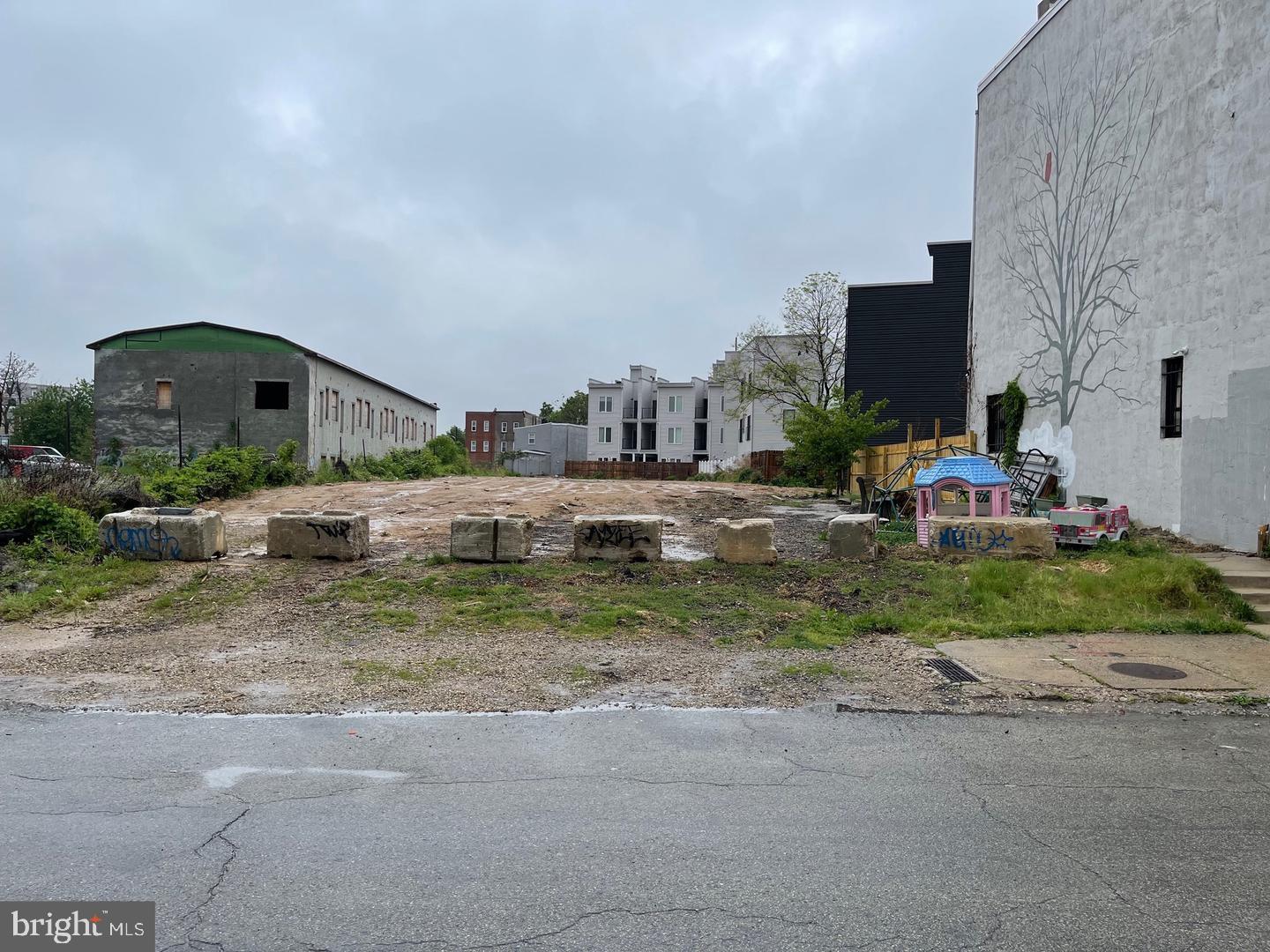 NORRIS SQUARE - Land