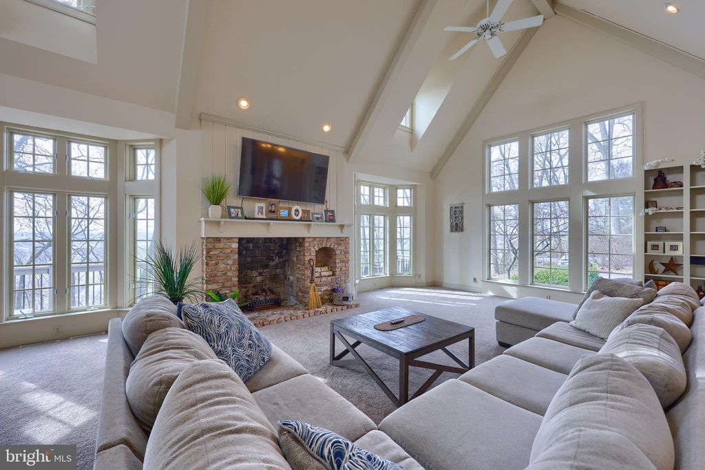 Photo of 333 E Woods Drive, Lititz, PA 17543 (MLS # PALA2046622)