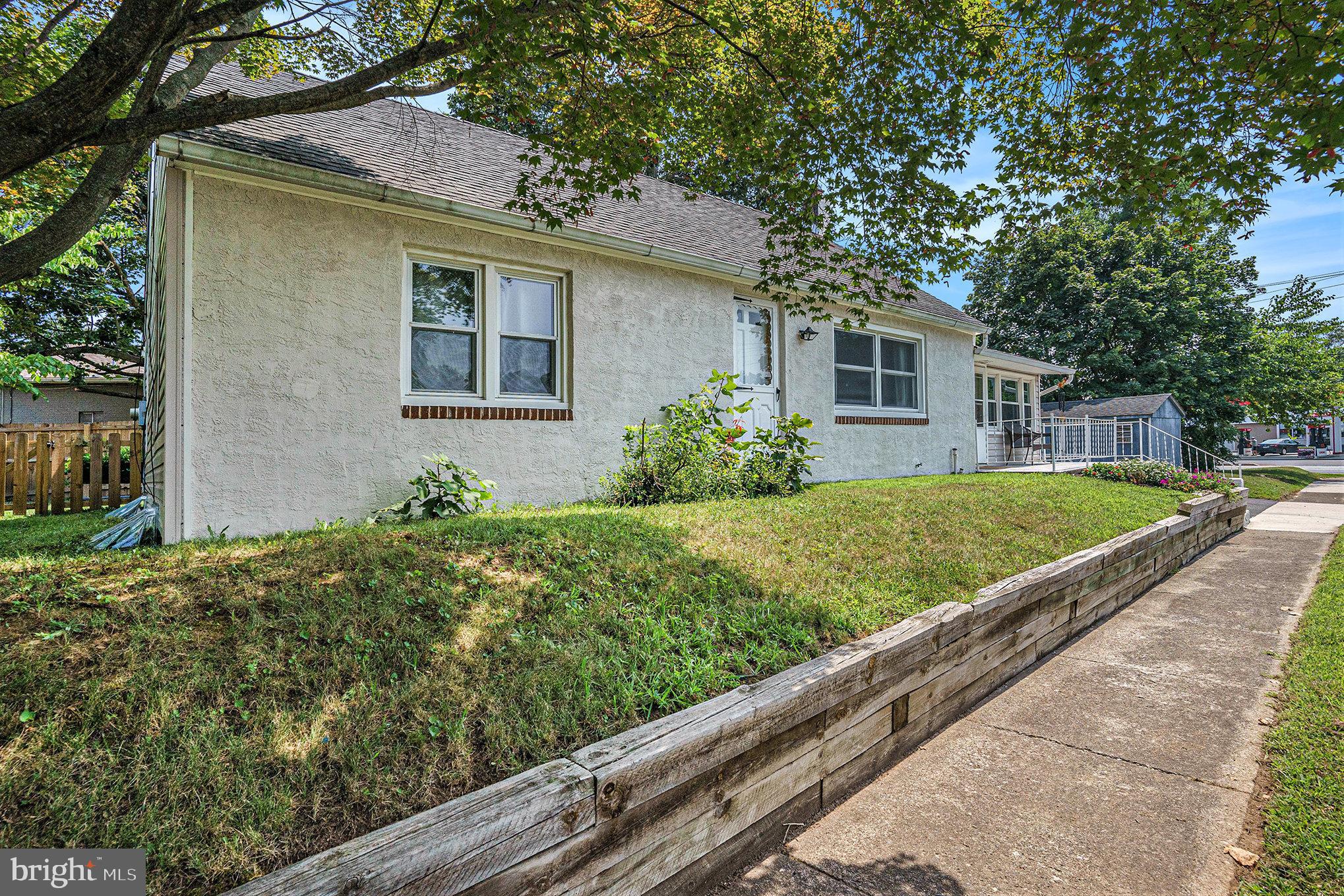 1315 LAKEVIEW DRIVE