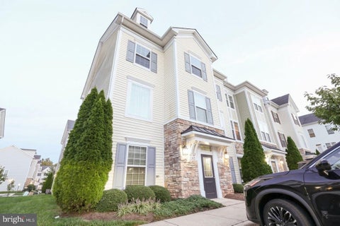 Townhouse For Rent - 7469 Riding Meadow Way<br/> MANASSAS, VA 20111