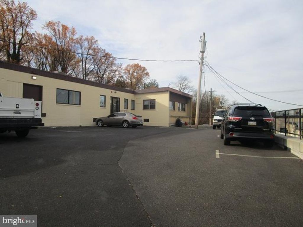 Photo of 2775 Philmont Avenue #A, HUNTINGDON VALLEY, PA 19006 (MLS # PAMC2165966)