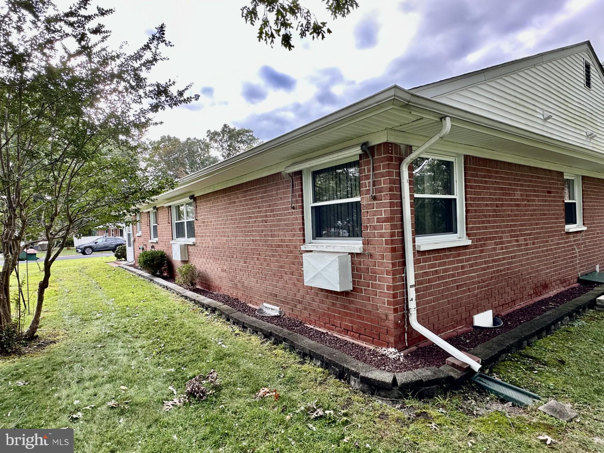 133 AZALEA DRIVE B