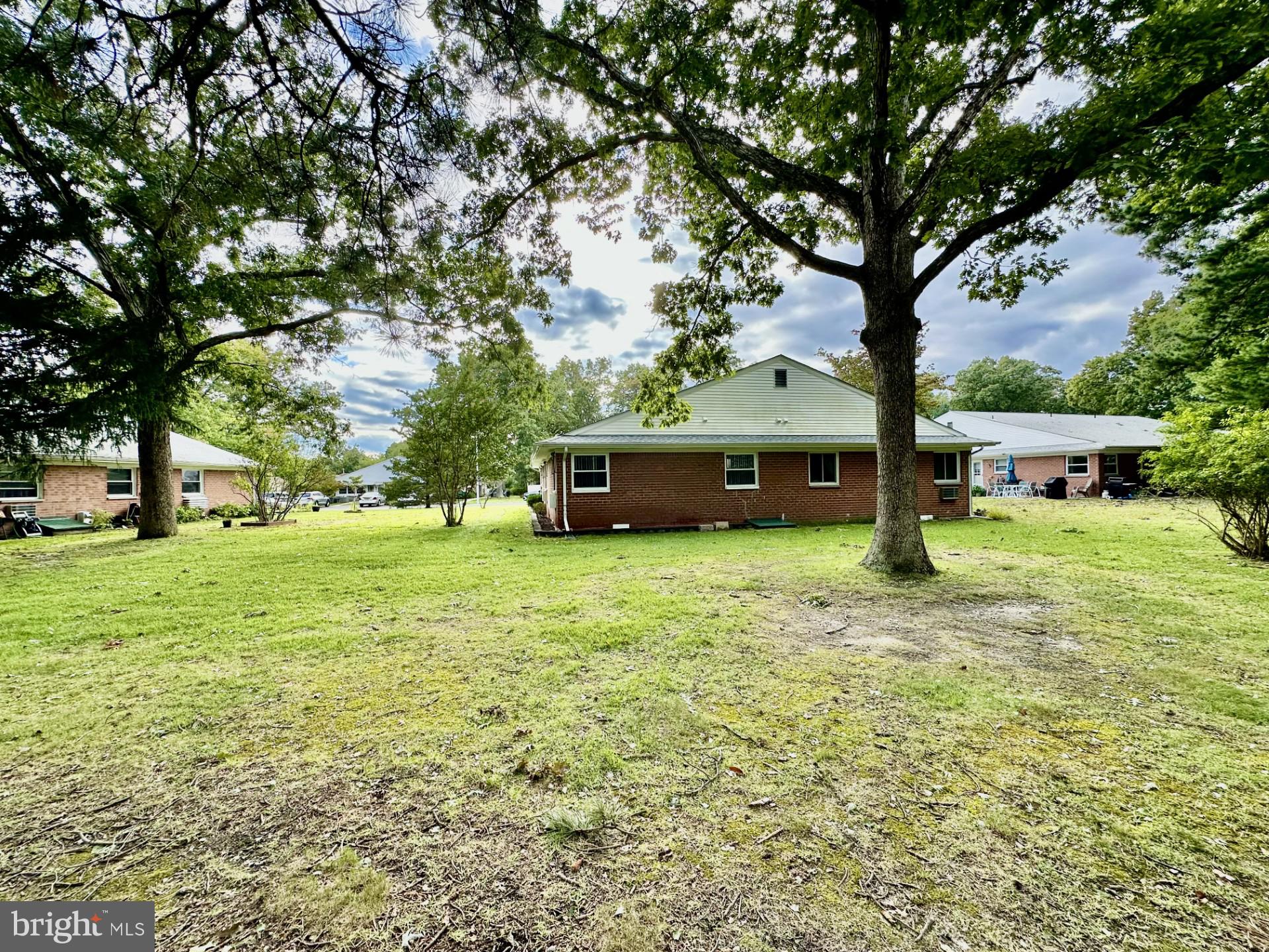 133 AZALEA DRIVE B