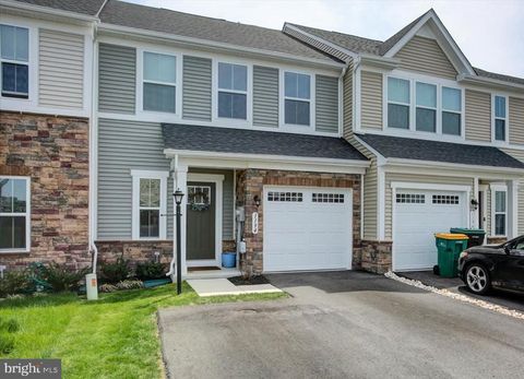 1194 EMILYS COURT GREENCASTLE PA 17225