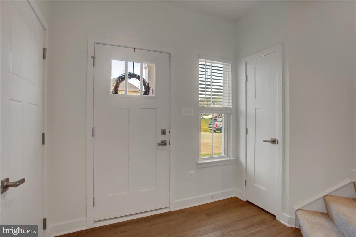 1194 EMILYS COURT