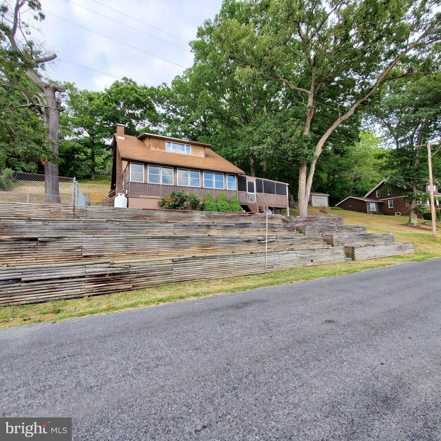 Move in Ready 3 Bedroom/2.5 Bathroom GEM in beautiful and convenient Cumberland. Close to transportation and shopping, it includes appliances, a cozy fireplace and an enclosed area/backyard deck overlooking the vast backyard ready for entertaining the family and friends. The property is overlooking the absolutely Gorgeous Cumberland Mountains and Valley. The property is being sold in AS IS Condition. The Seller is INCLUDING A HOME WARRANTY FOR THE BUYER. CASH/HARD MONEY/CONVENTIONAL/USDA/FHA/VA BUYERS ARE WELCOME!