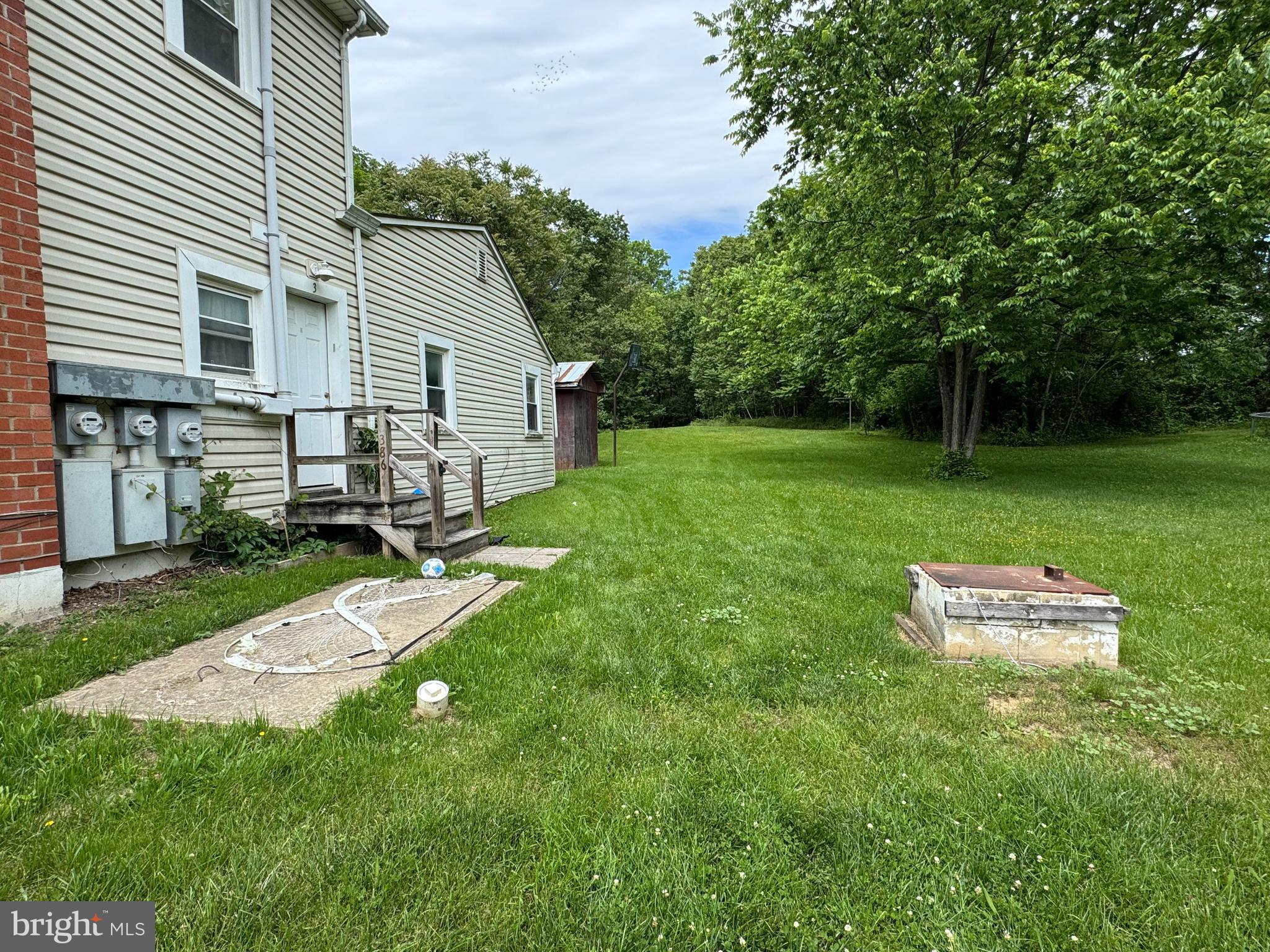 386 ROUND HILL ROAD
