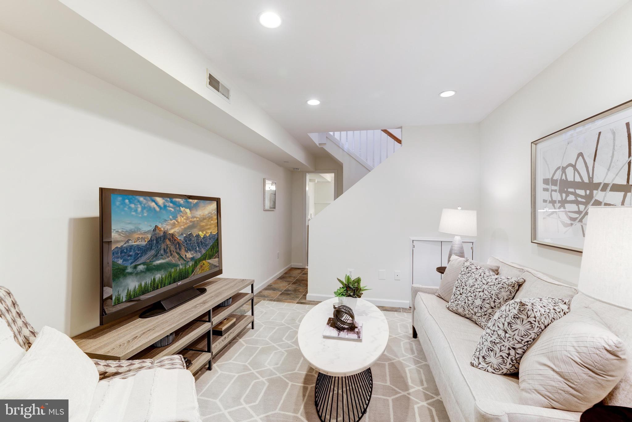 OLD TOWN ALEXANDRIA - Residential