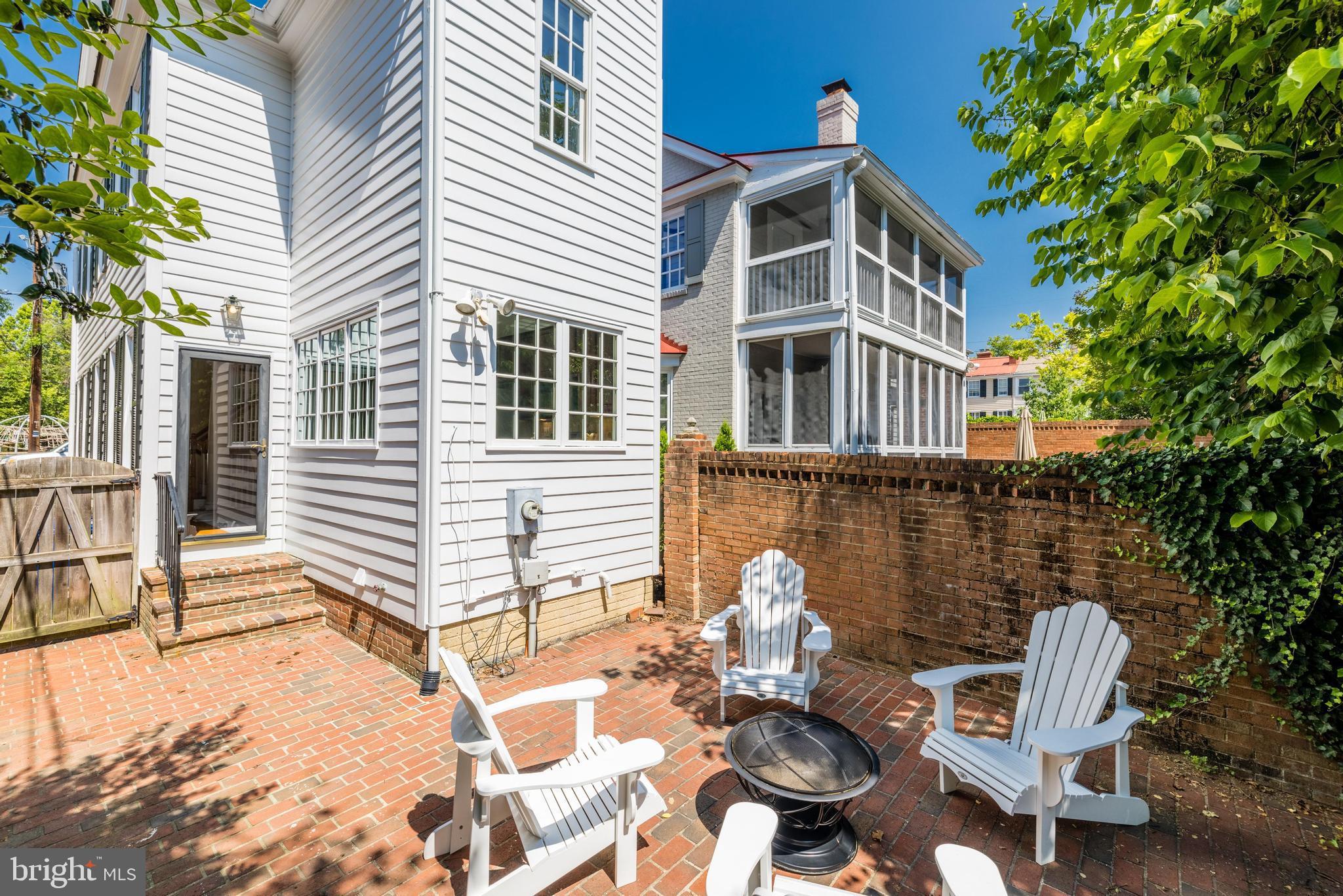 OLD TOWN ALEXANDRIA - Residential
