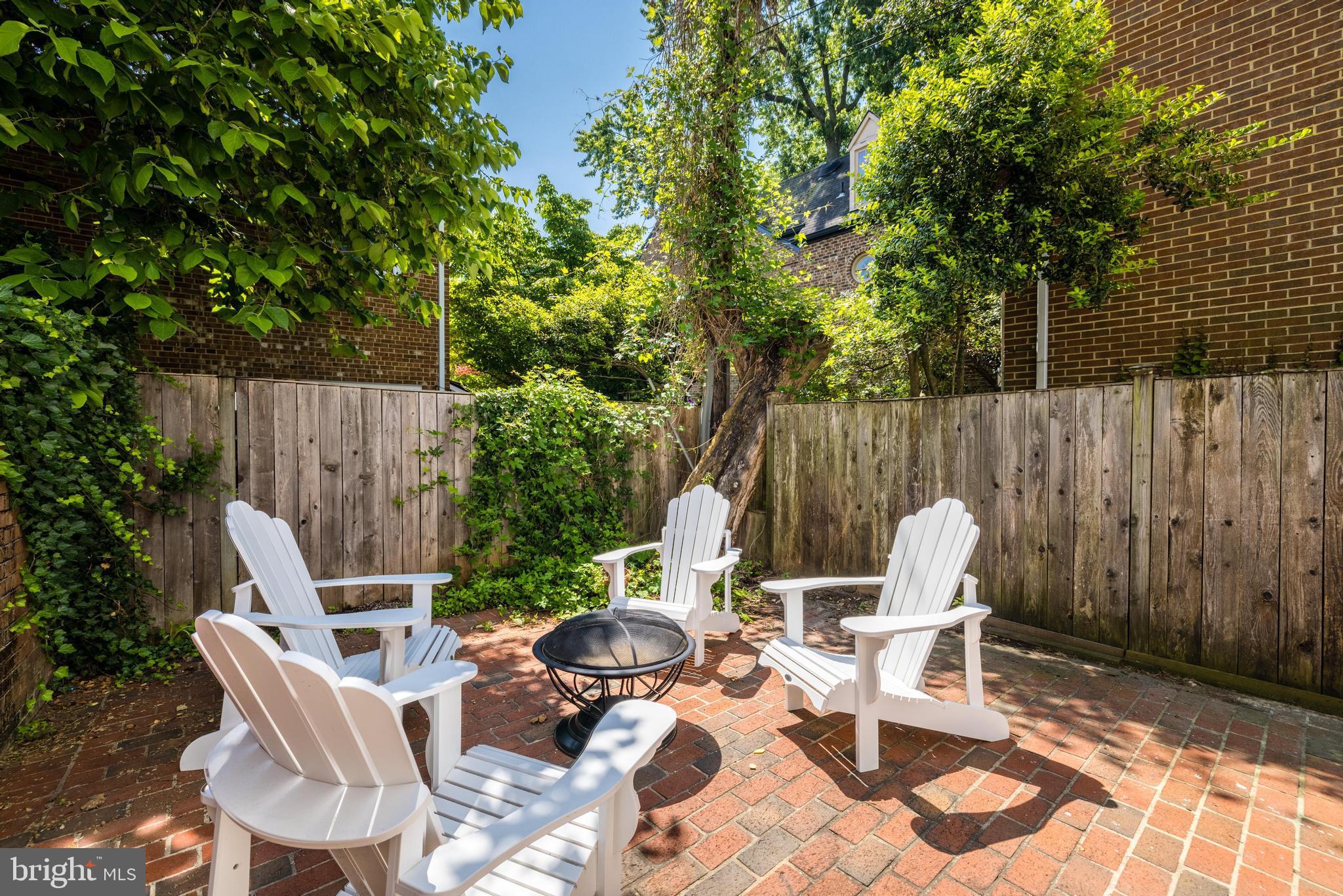 OLD TOWN ALEXANDRIA - Residential