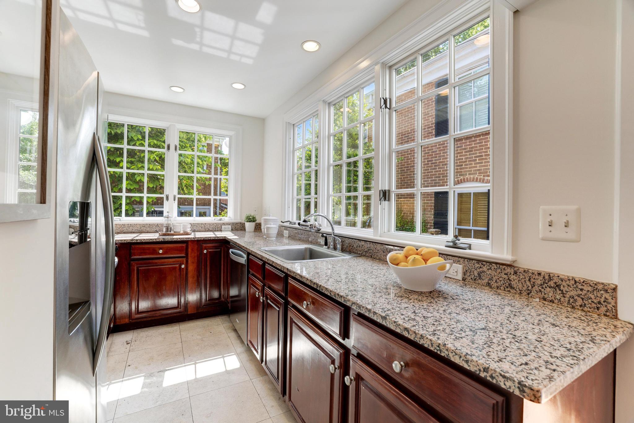 OLD TOWN ALEXANDRIA - Residential