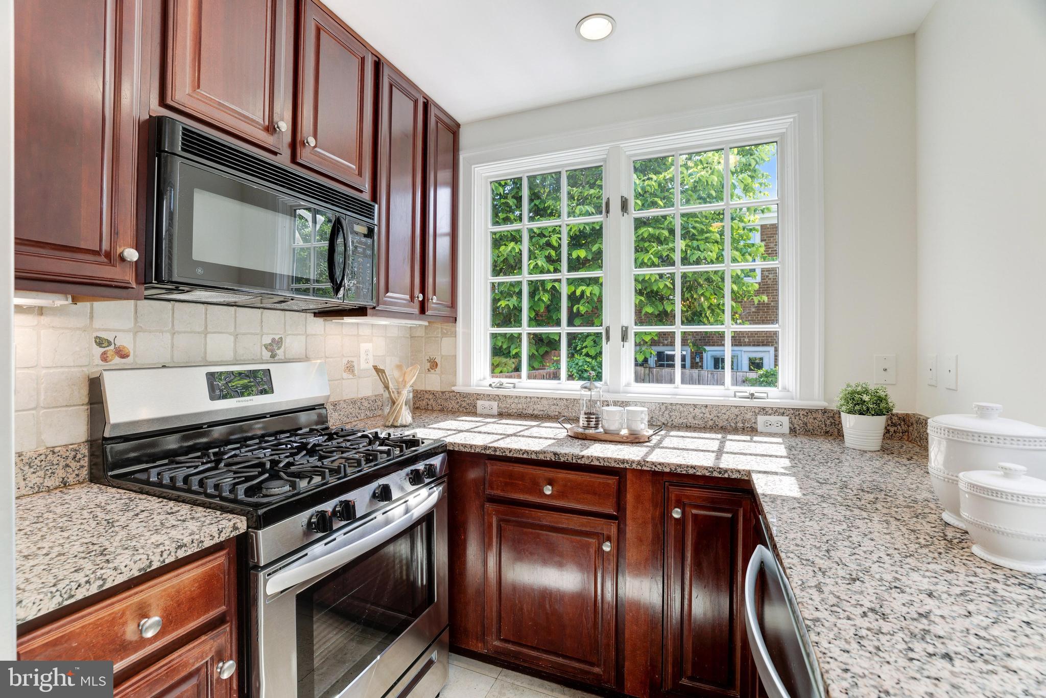 OLD TOWN ALEXANDRIA - Residential