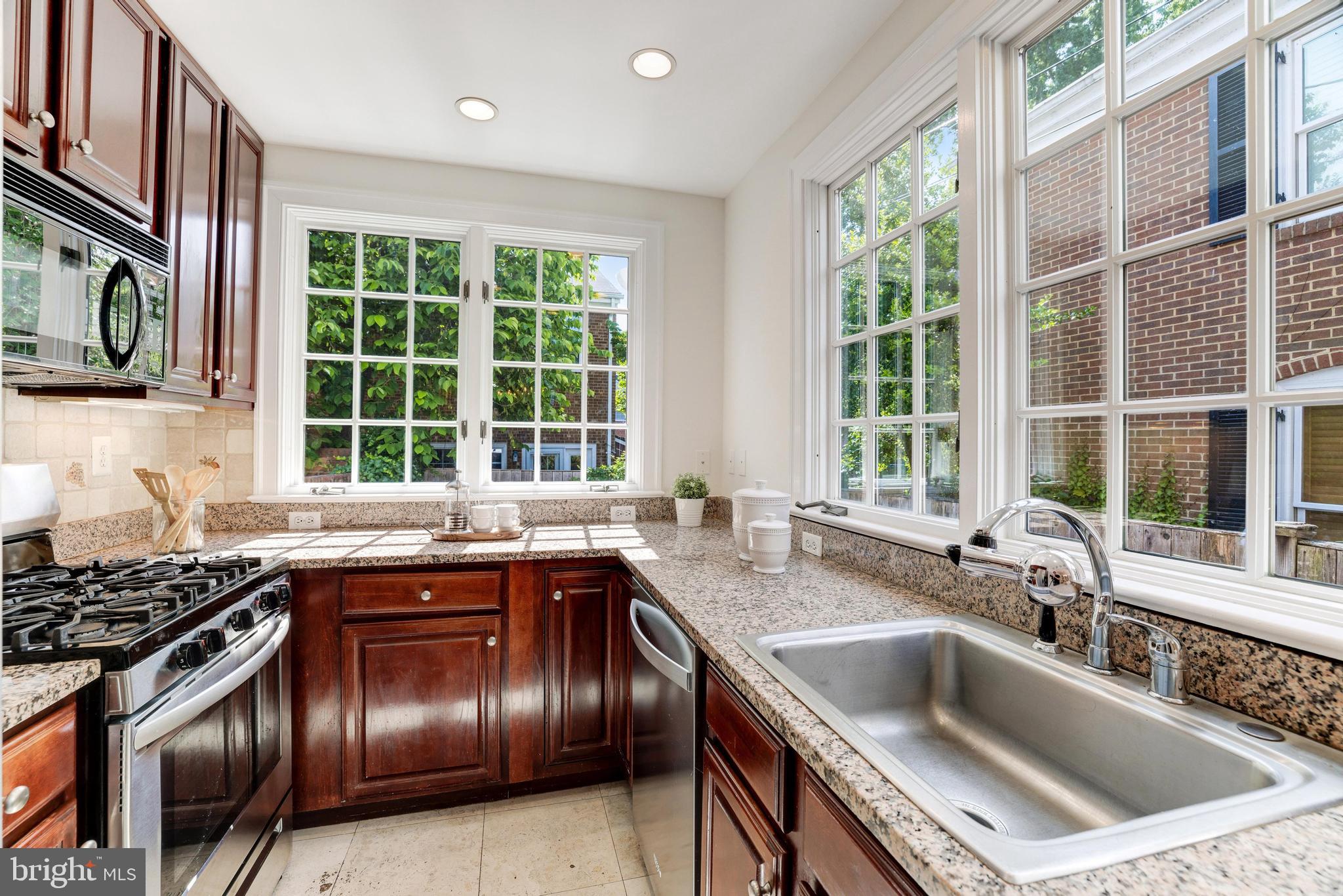 OLD TOWN ALEXANDRIA - Residential