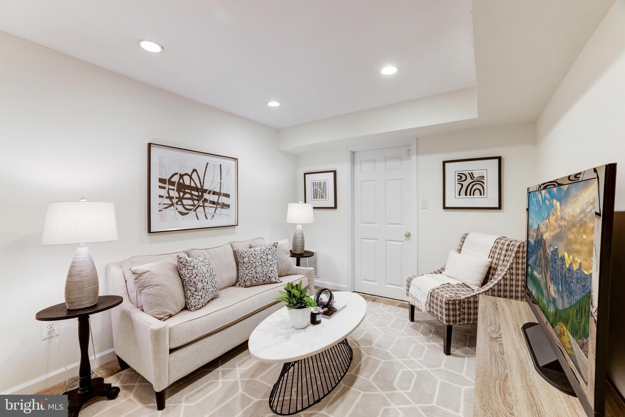 OLD TOWN ALEXANDRIA - Residential