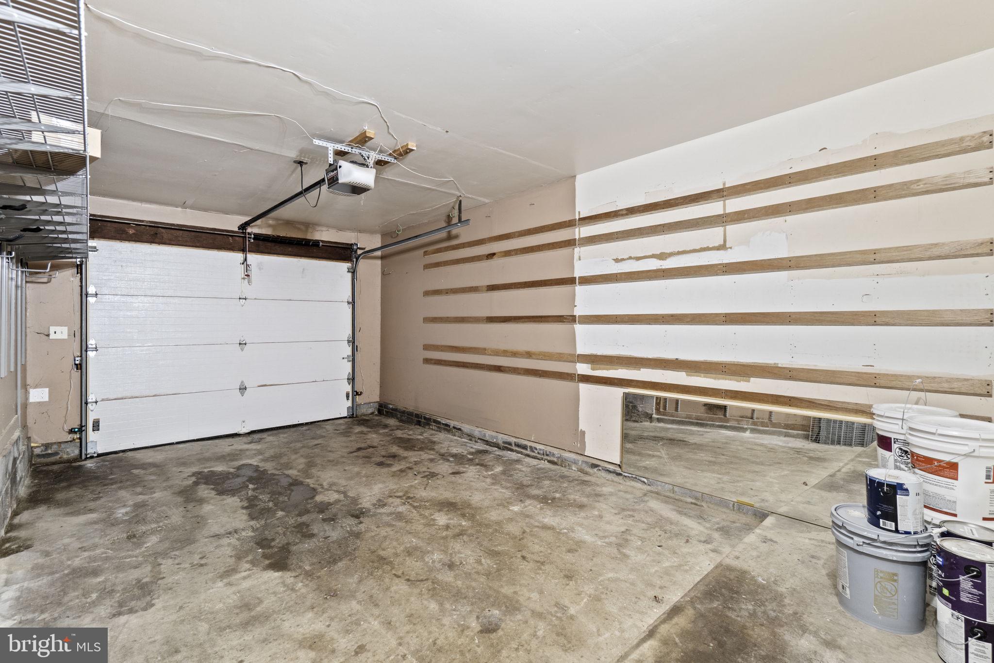 STONEYBROOKE - Residential Lease