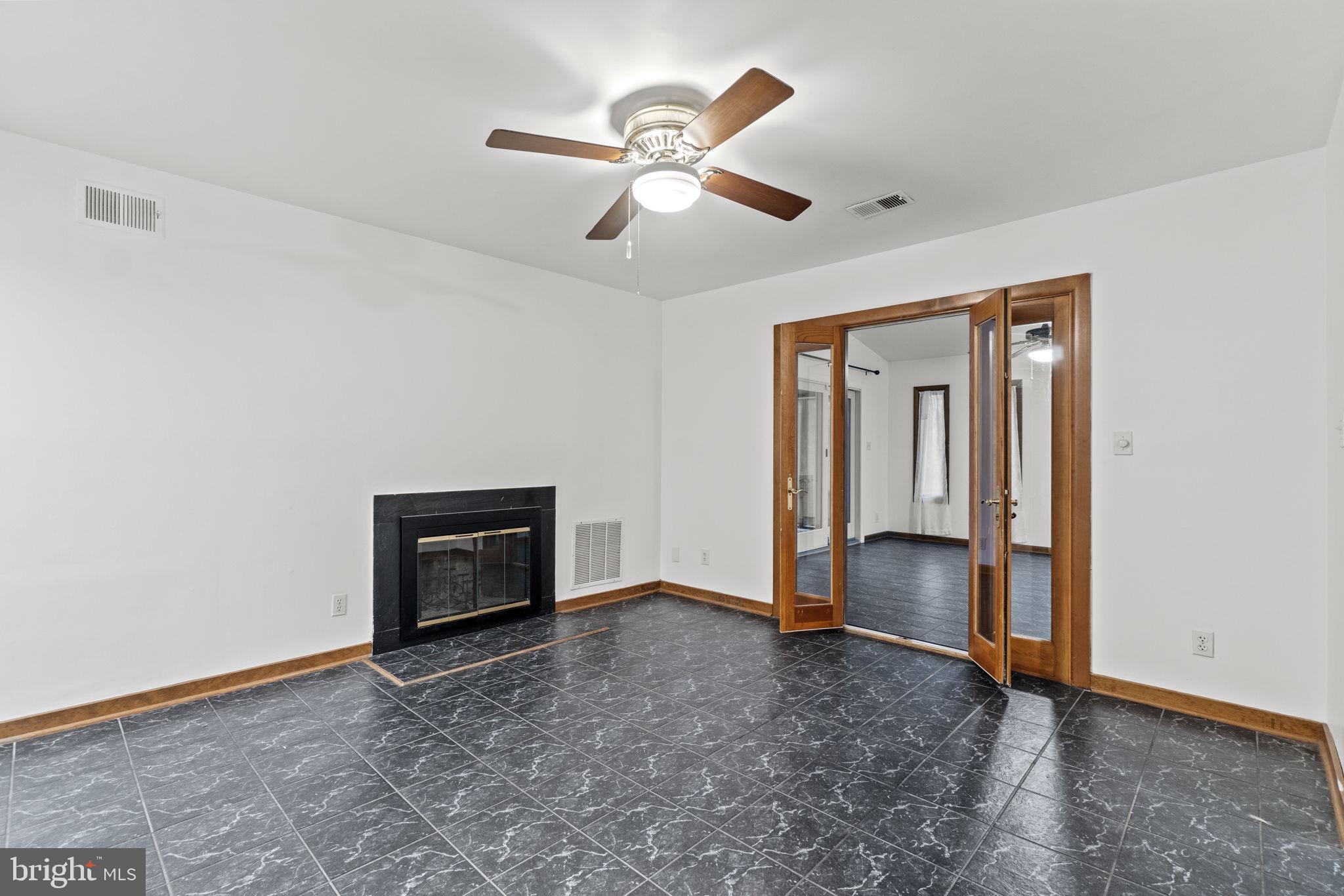 STONEYBROOKE - Residential Lease