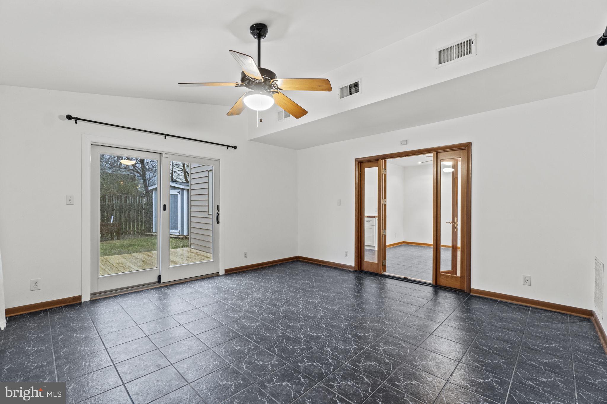 STONEYBROOKE - Residential Lease