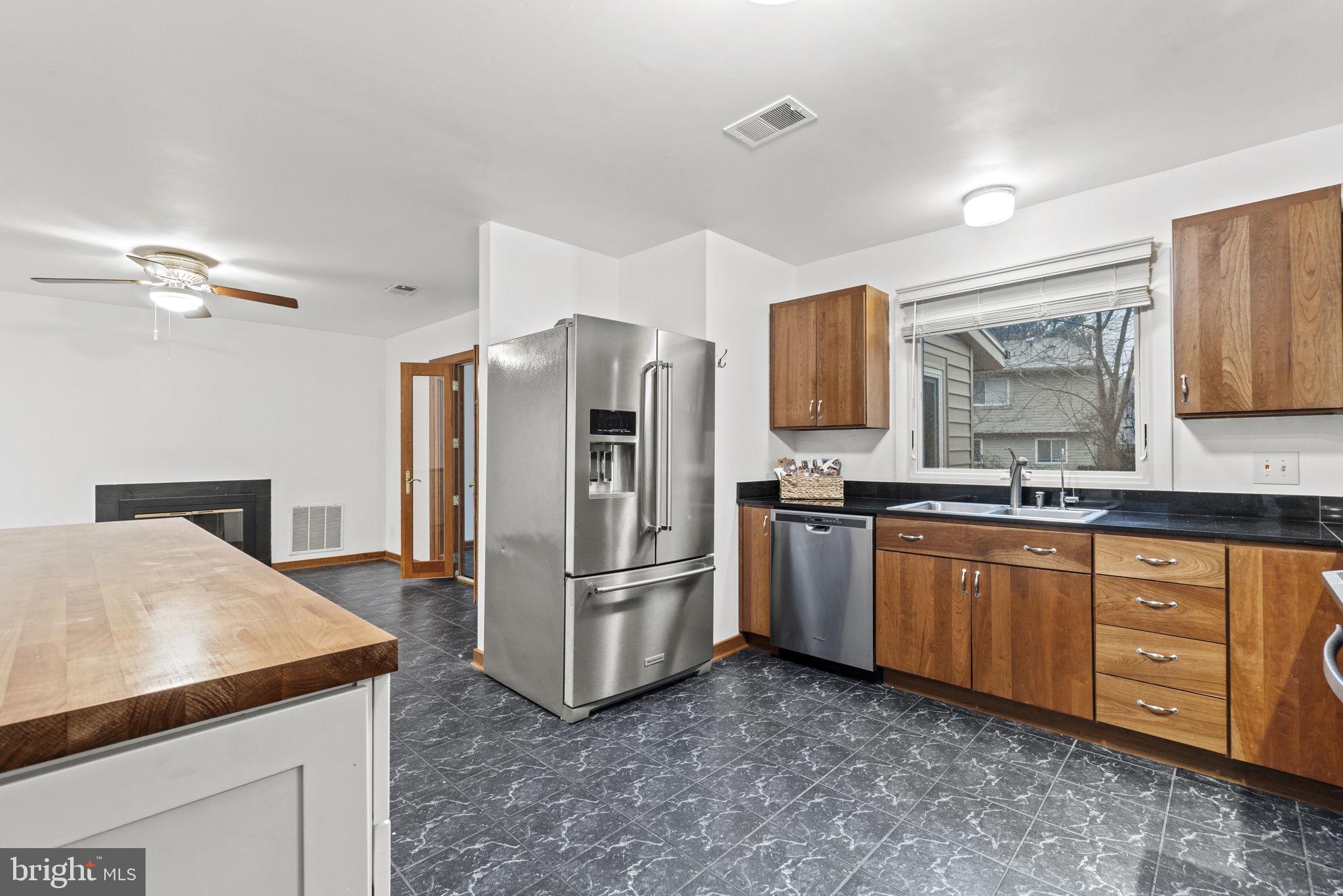 STONEYBROOKE - Residential Lease