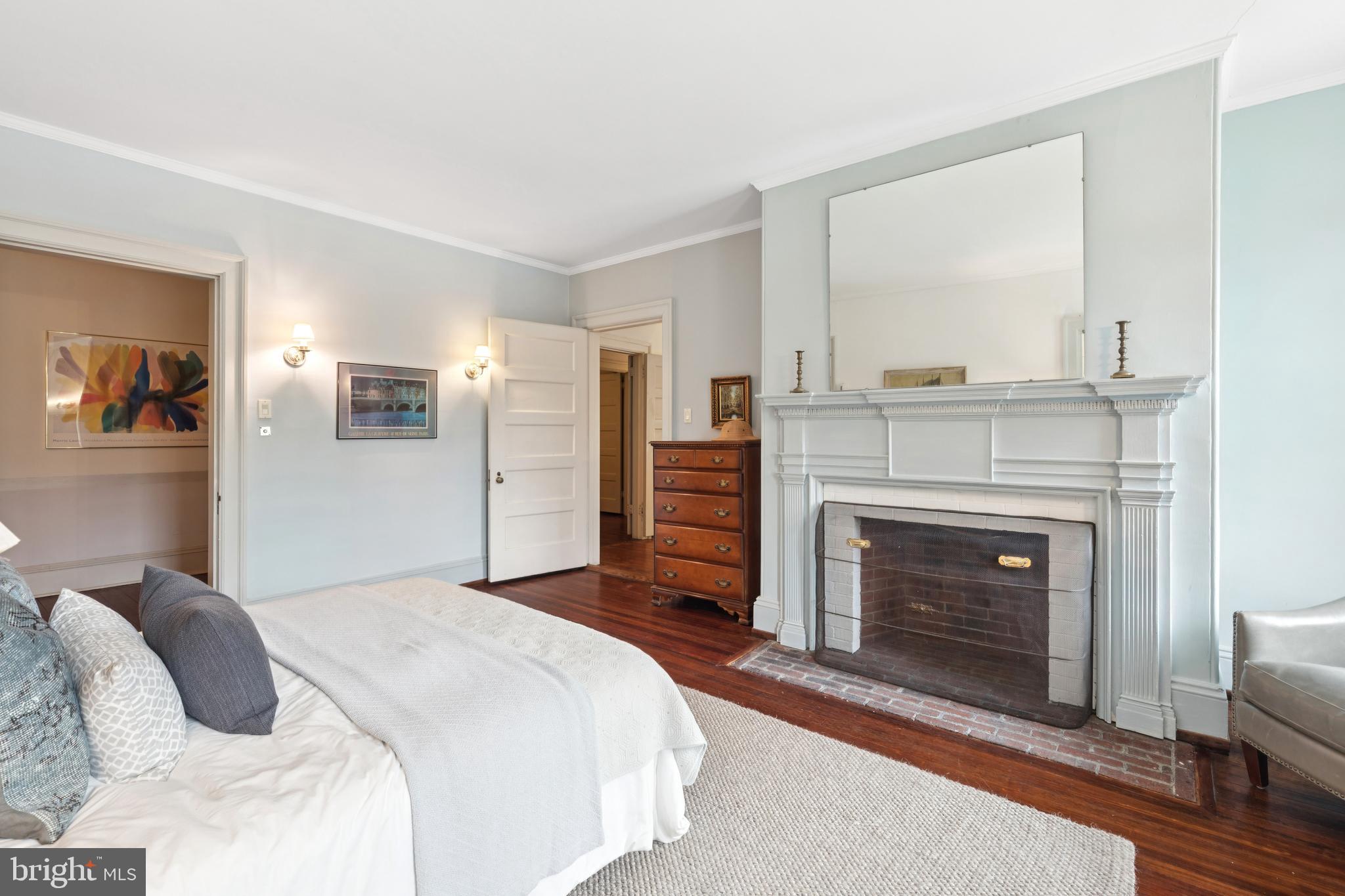 CHESTNUT HILL - Residential