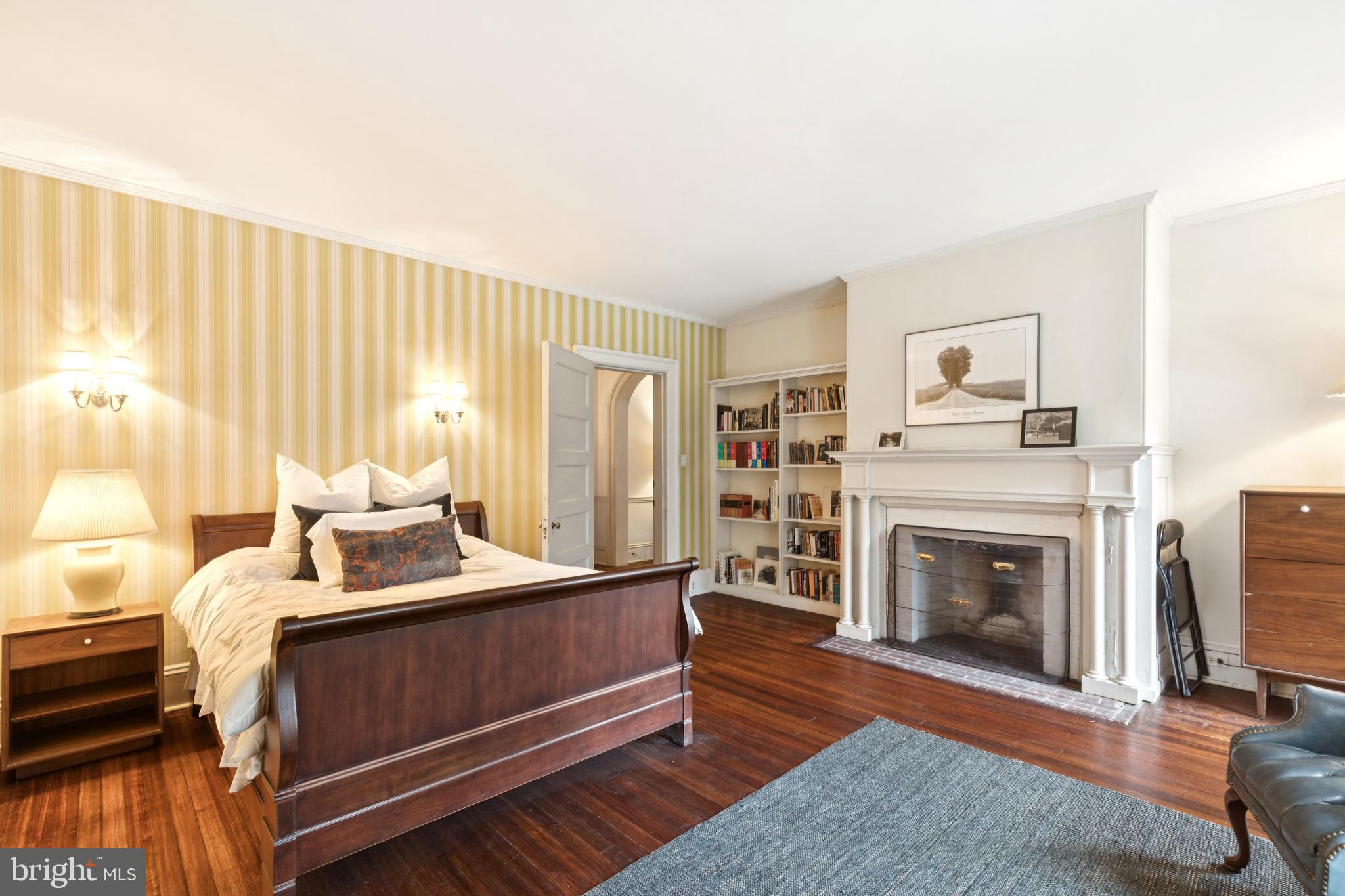 CHESTNUT HILL - Residential