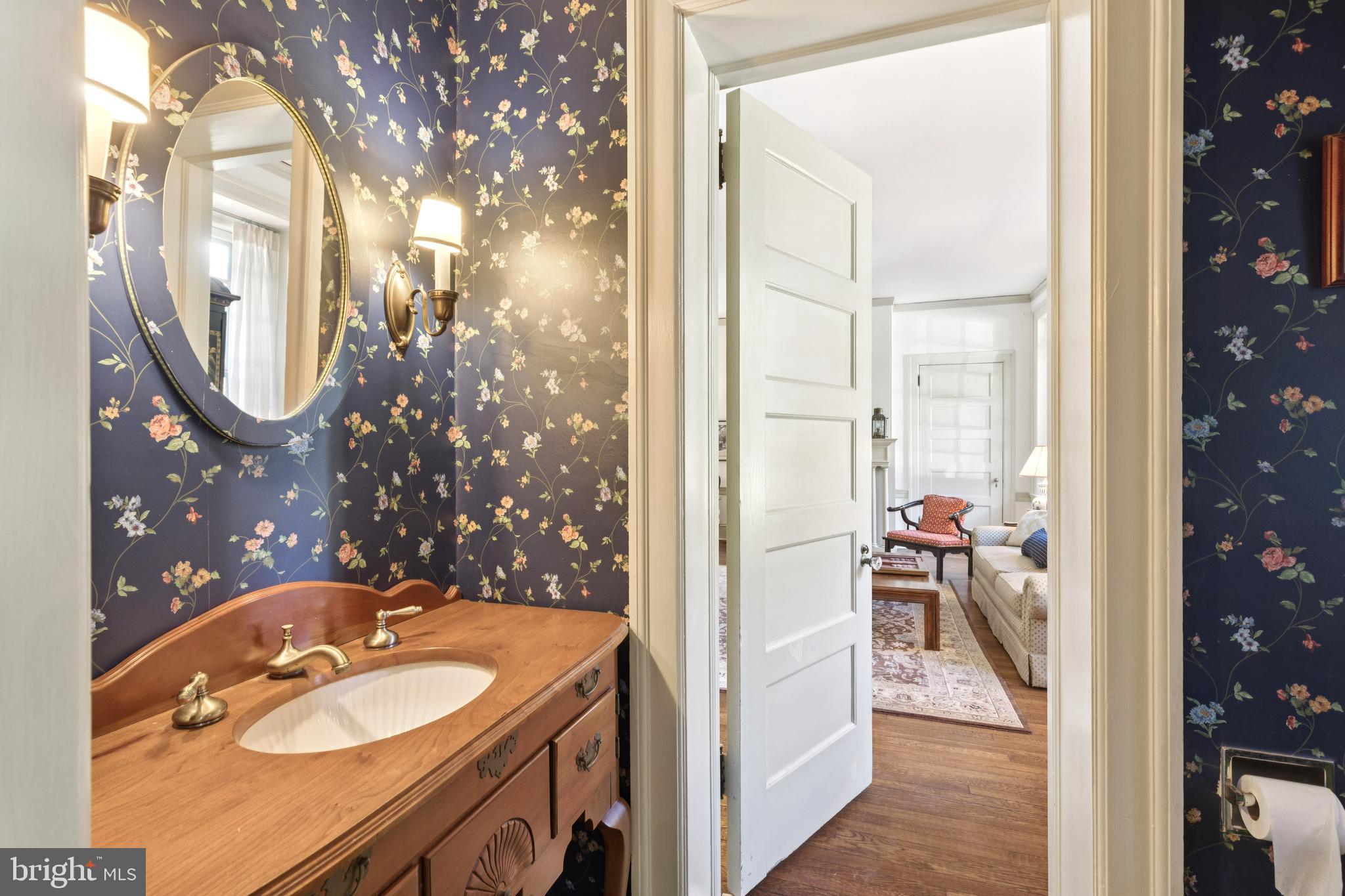 CHESTNUT HILL - Residential