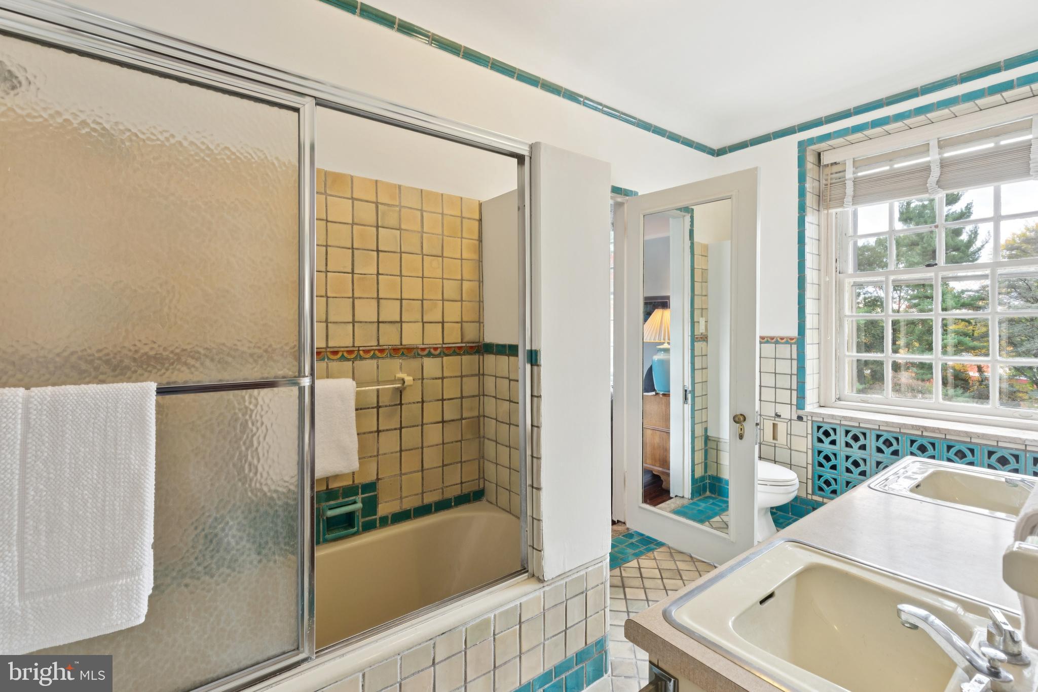 CHESTNUT HILL - Residential