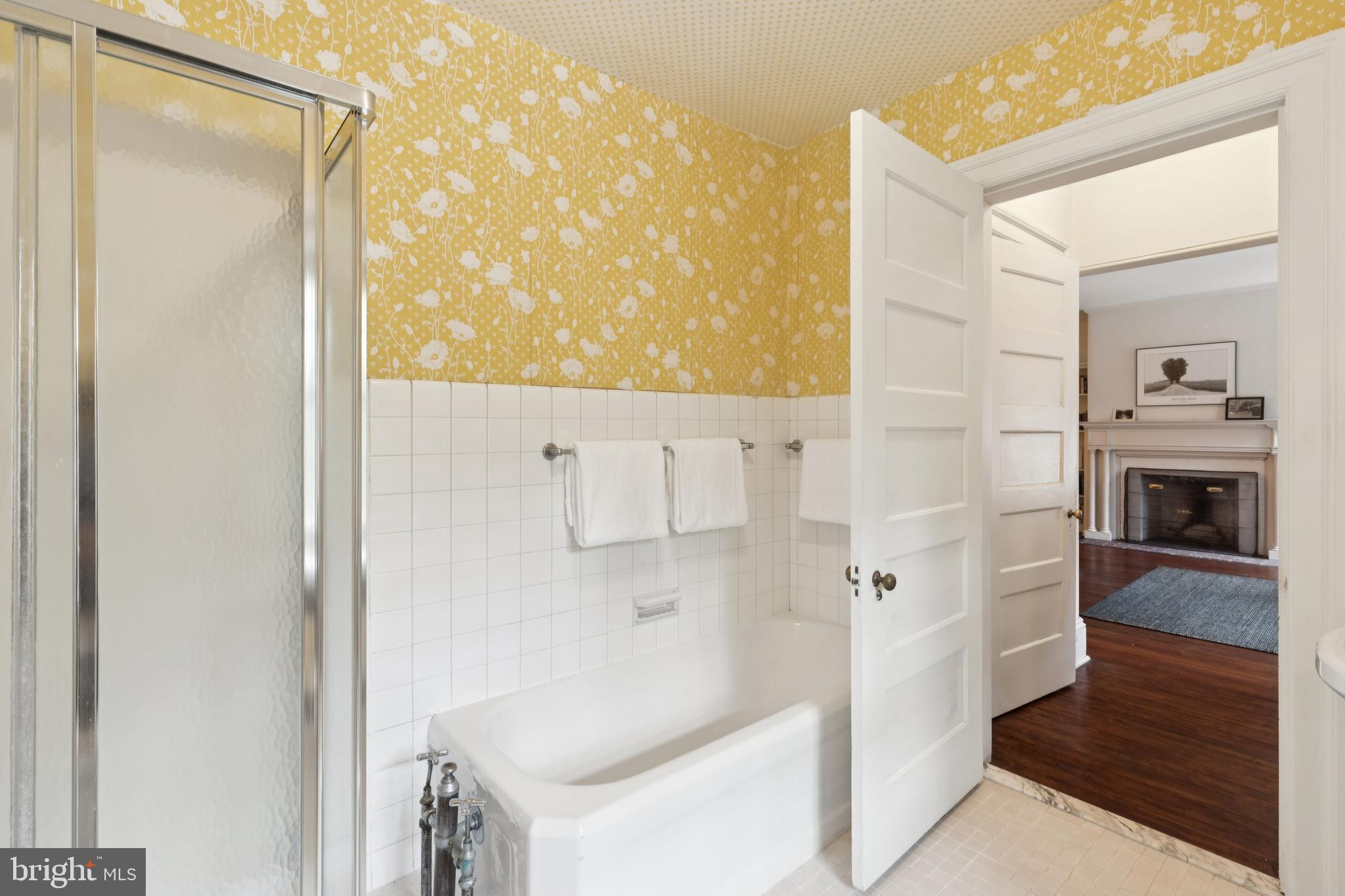 CHESTNUT HILL - Residential