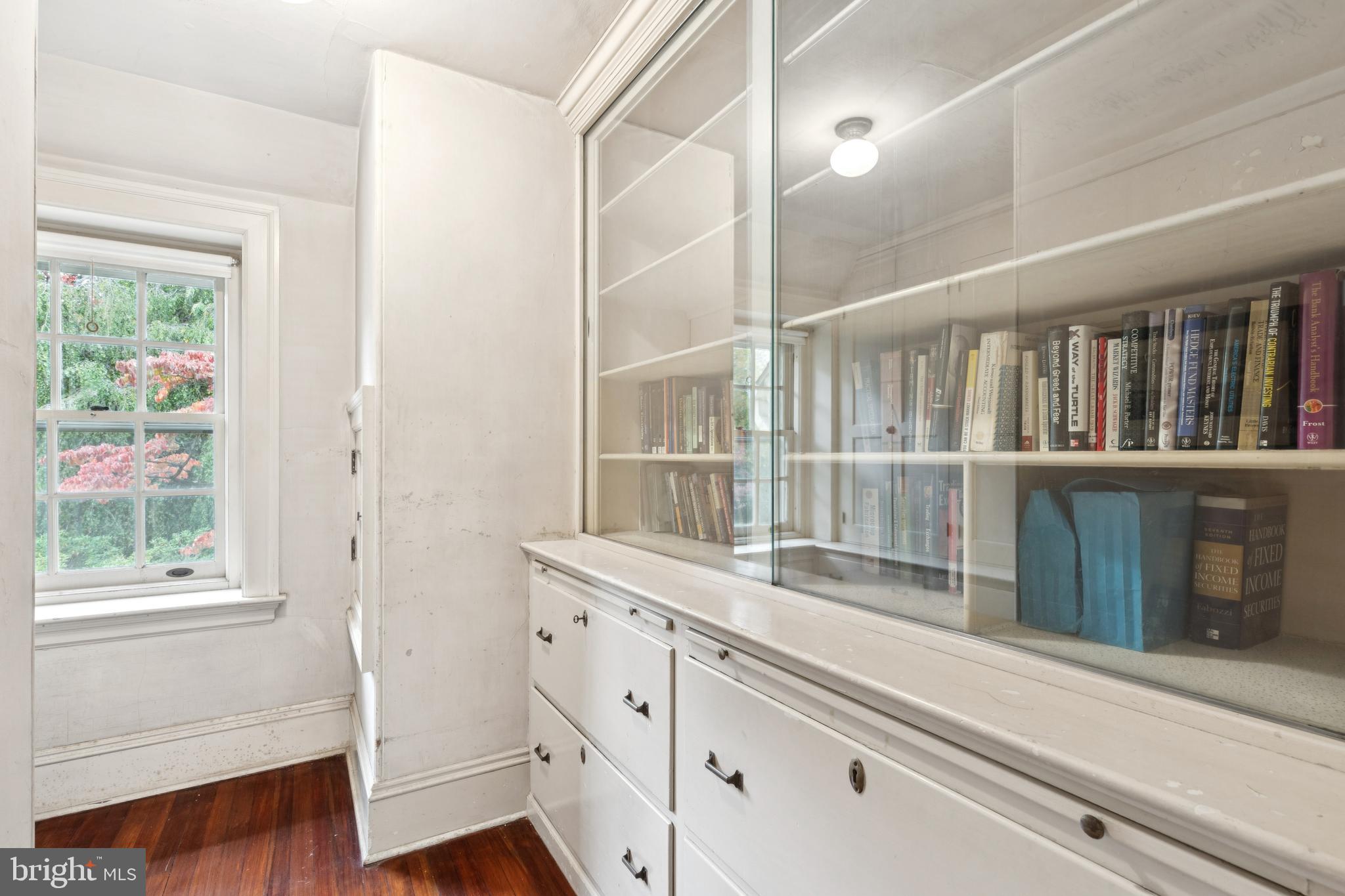 CHESTNUT HILL - Residential